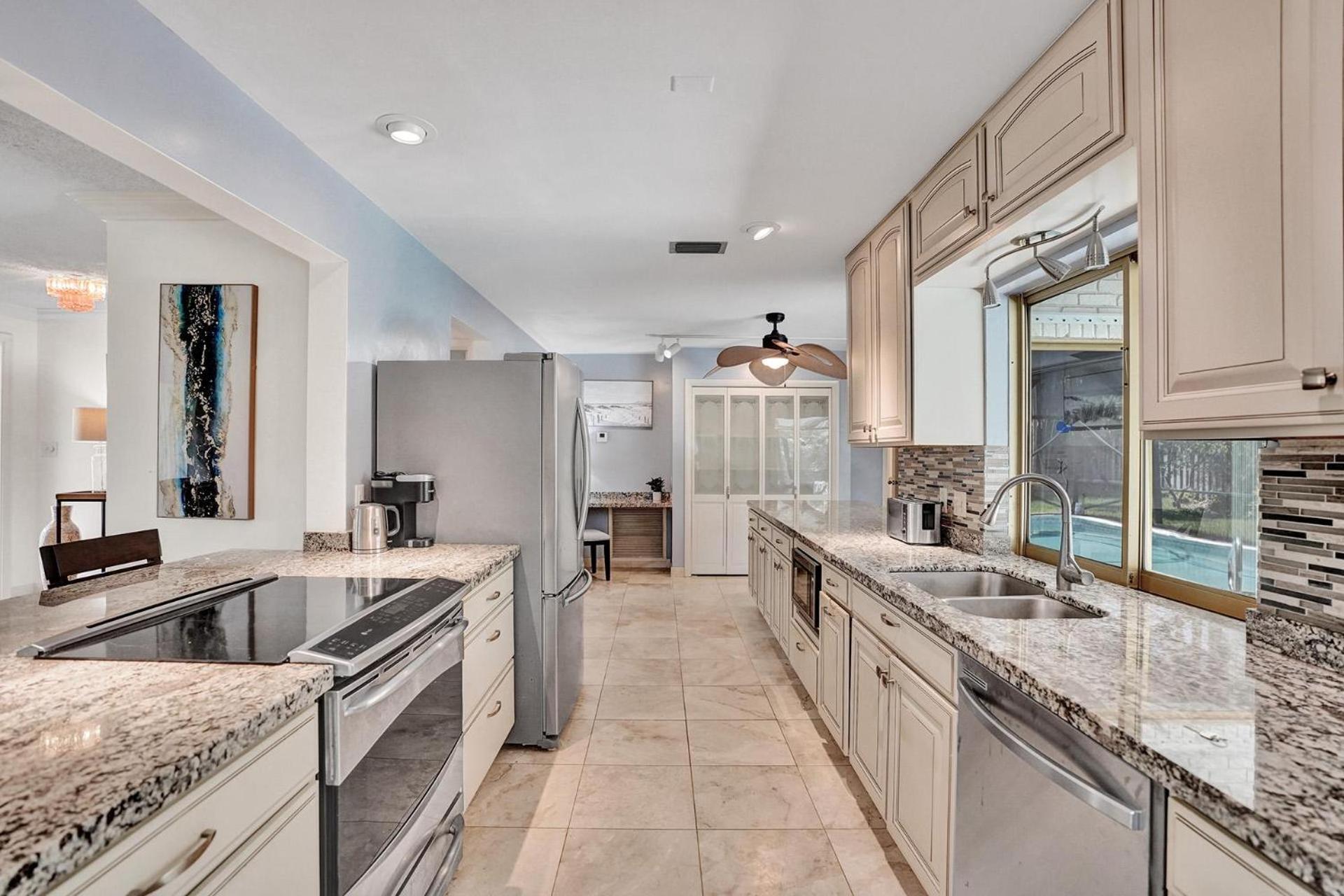 Family Friendly Home- 7 Minutes from the Beach!