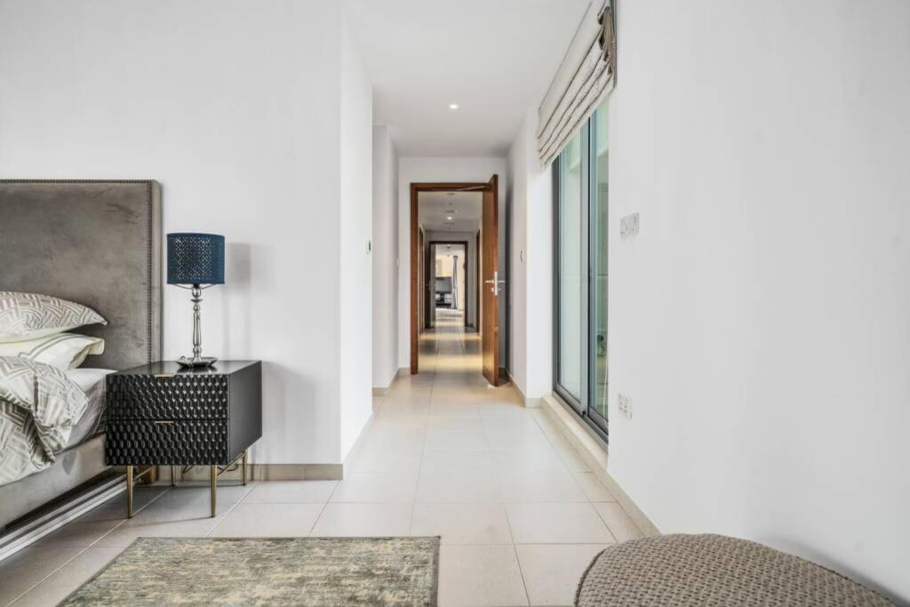 Spectacular Burj & Fountain View - Luxurious 3 Bedrooms & Maids room - The Residences