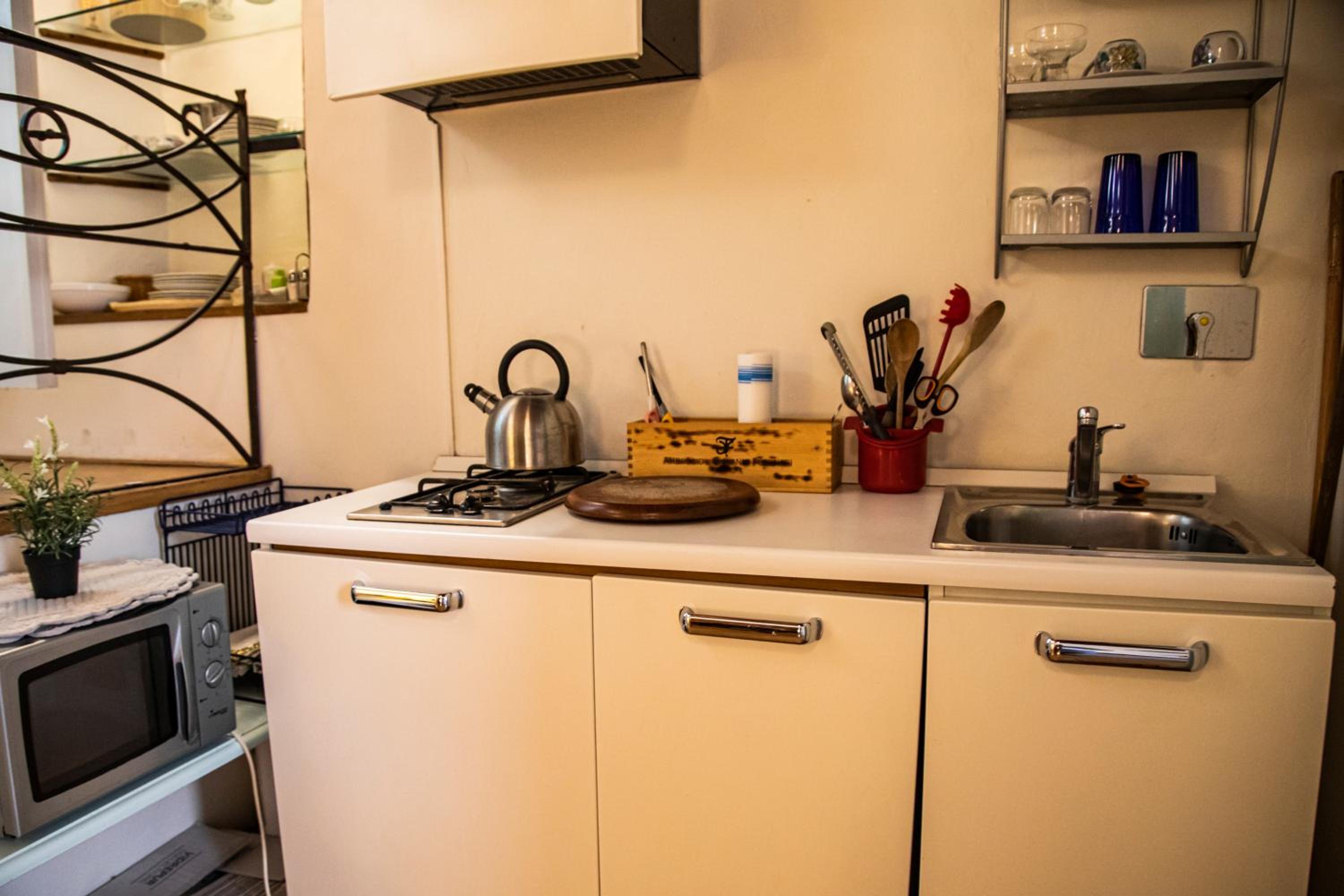 Studio in Tornabuoni within a Renaissance building photo 4