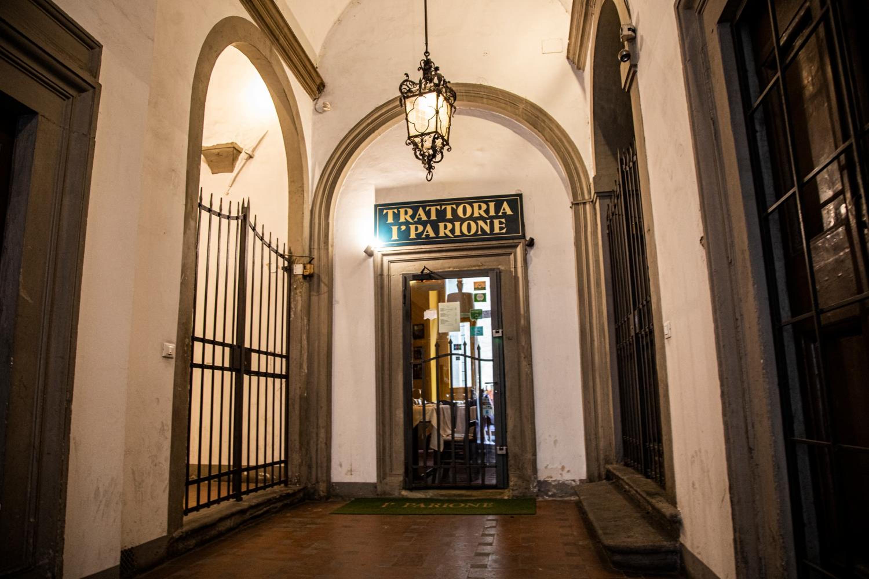 Studio in Tornabuoni within a Renaissance building photo 5