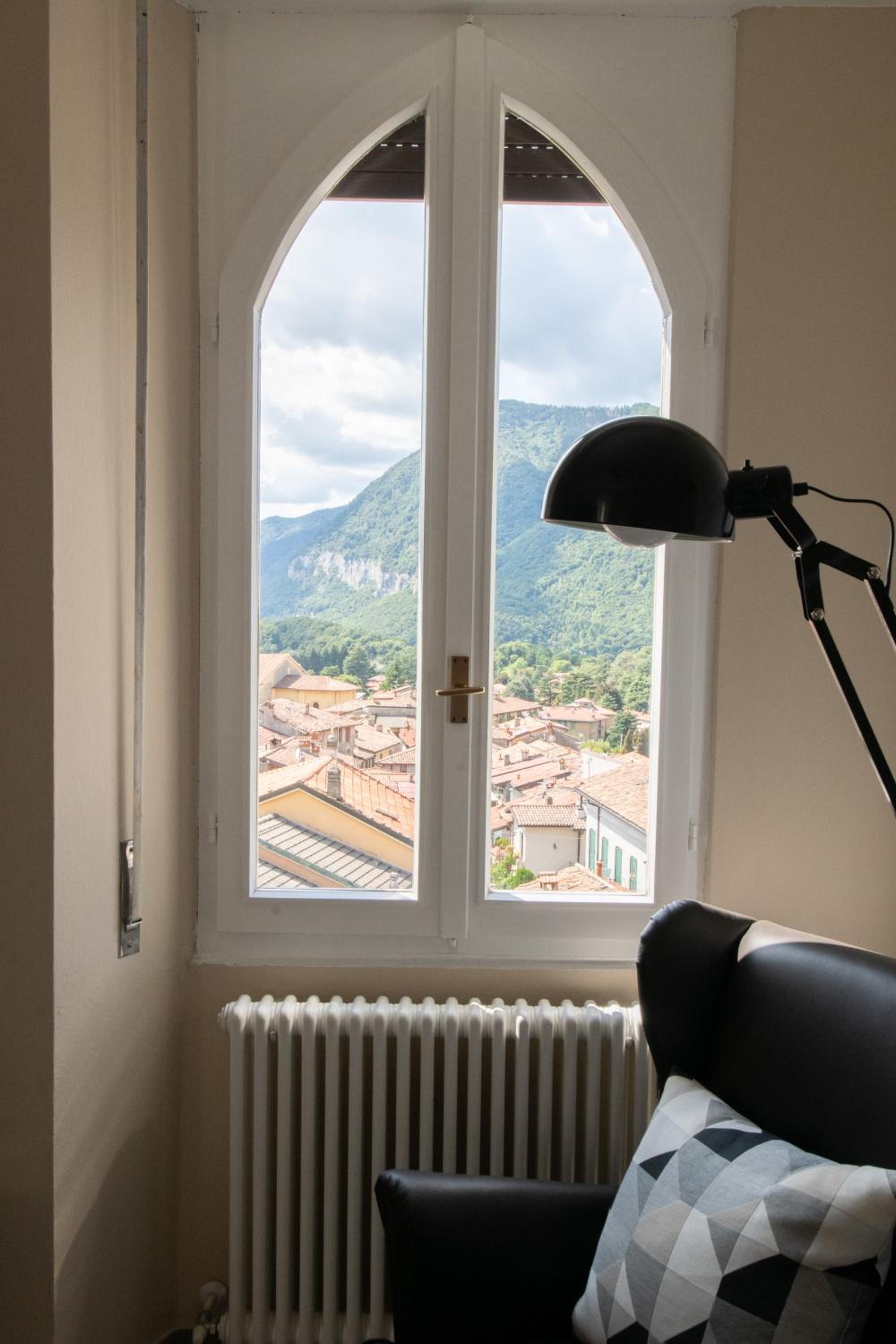 Bella Alda Beautiful Como Castle Penthouse view 4