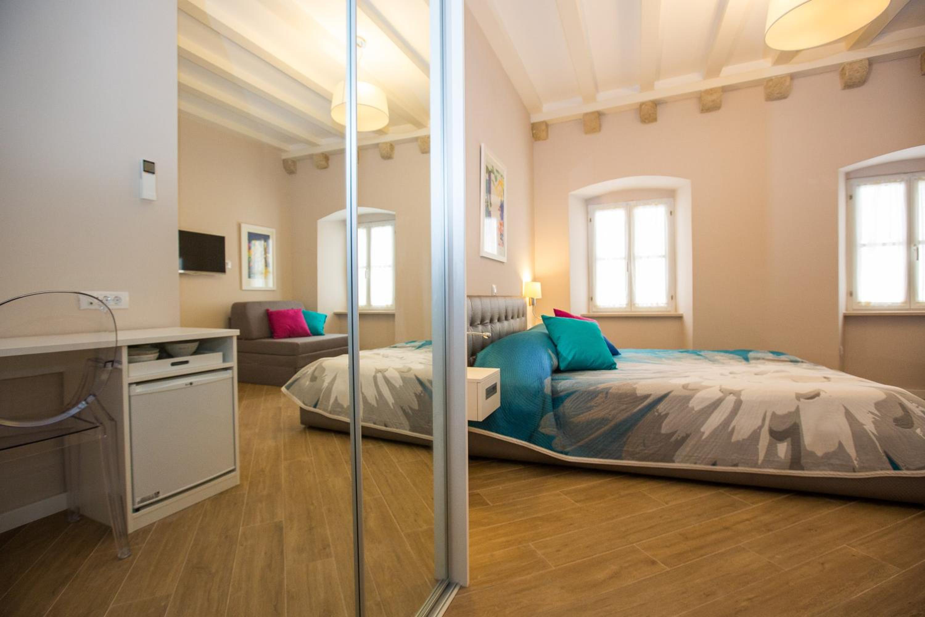 Villa Flores Room
