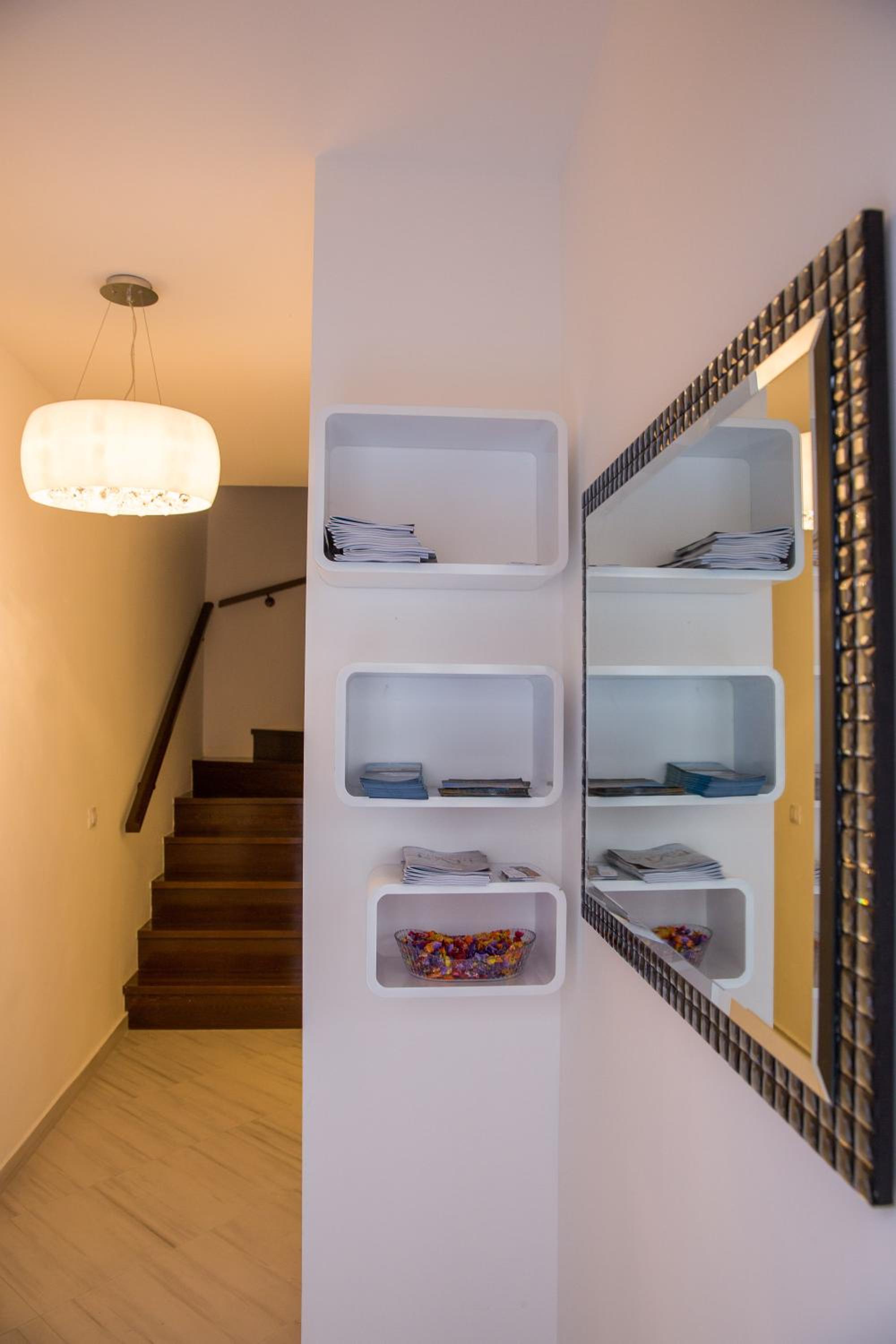 Villa Flores Room