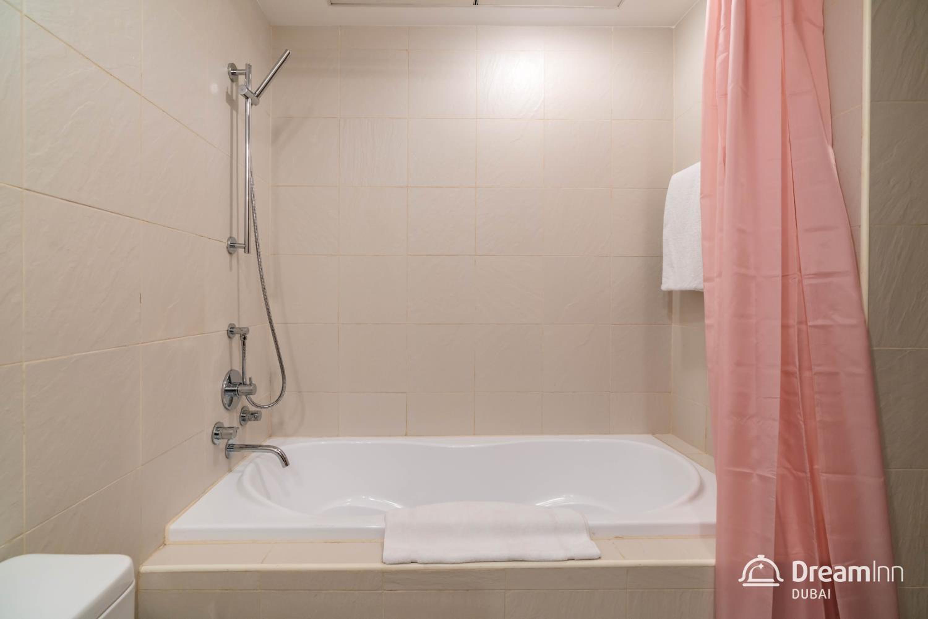 Dream Inn Apartments - Standpoint Tower