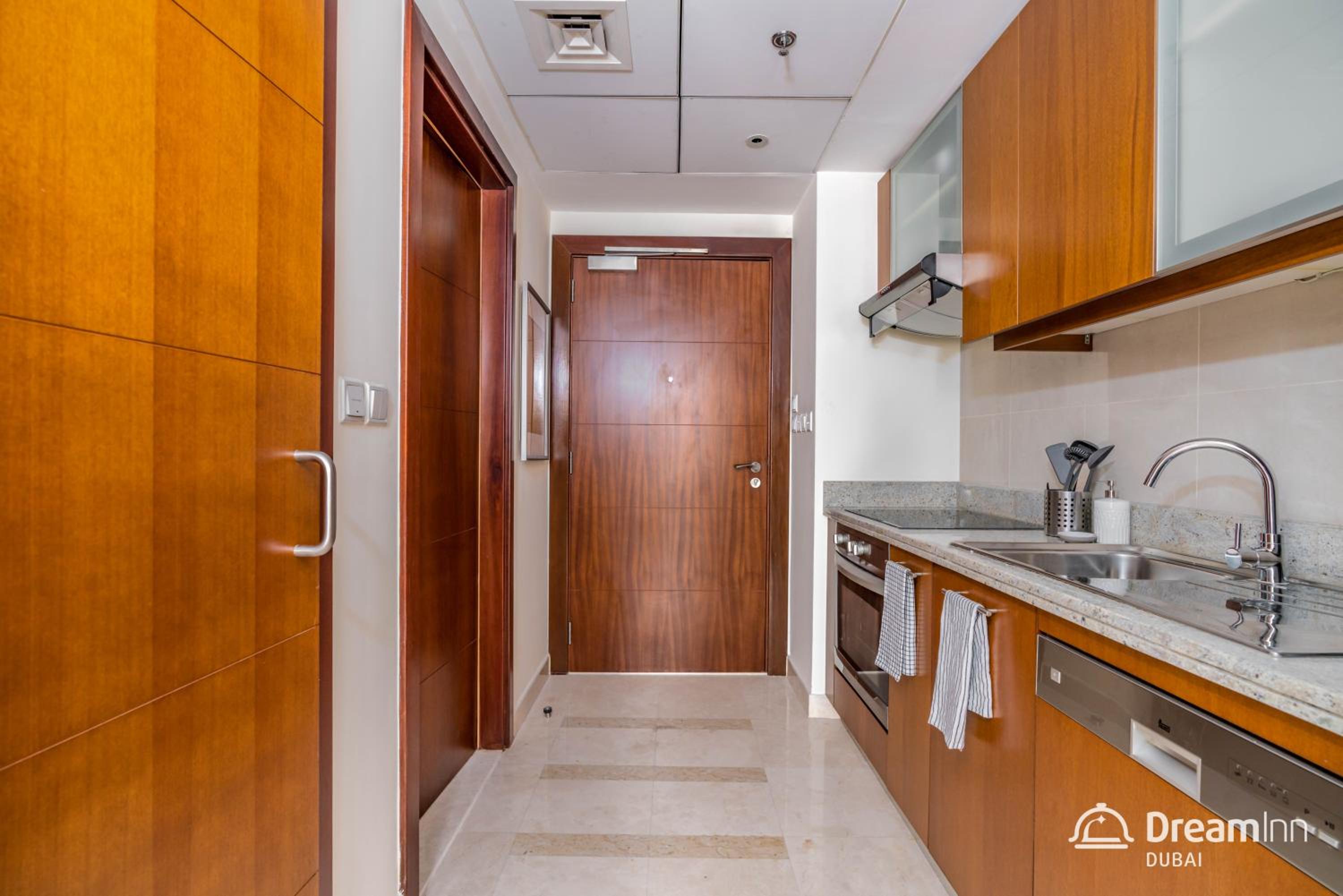 Dream Inn Apartments - Standpoint Tower