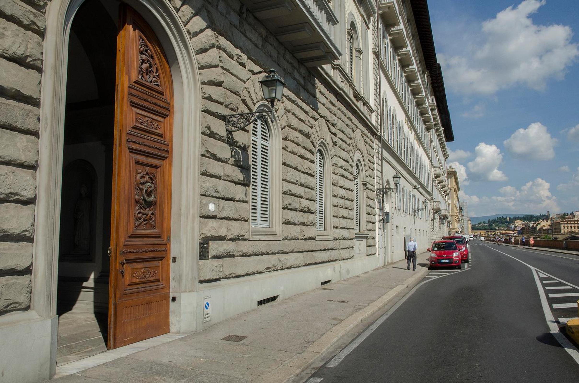 Lungarno Vespucci Charming apartment