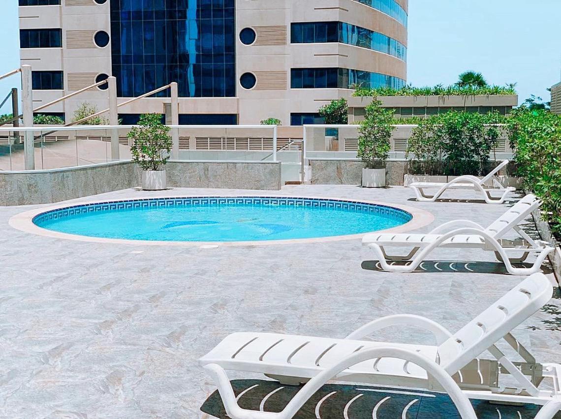 Two Continents Holiday Homes - Marina & Sea View 3 bedrooms Apartment
