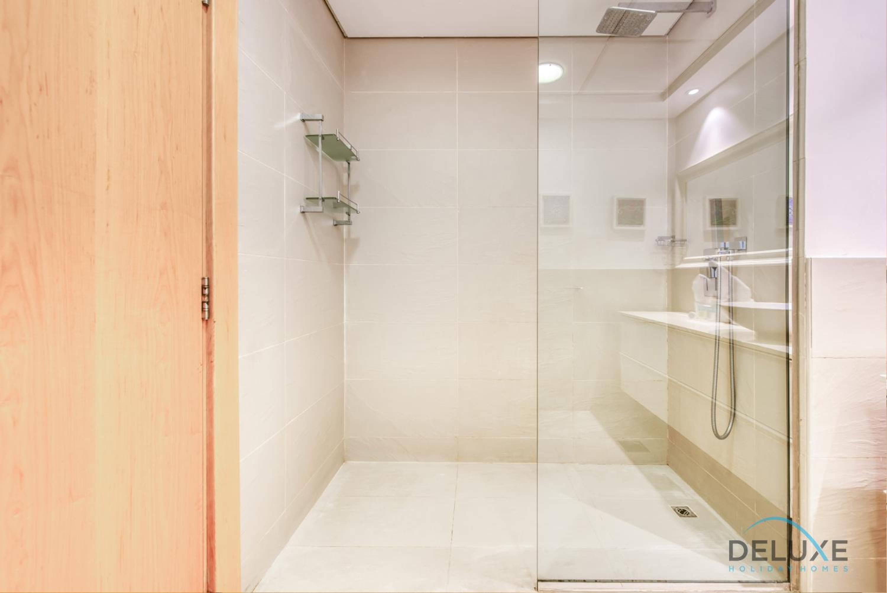 Lively 1 BR at Al Nabat Shoreline 8 Palm Jumeirah by Deluxe Holiday Homes