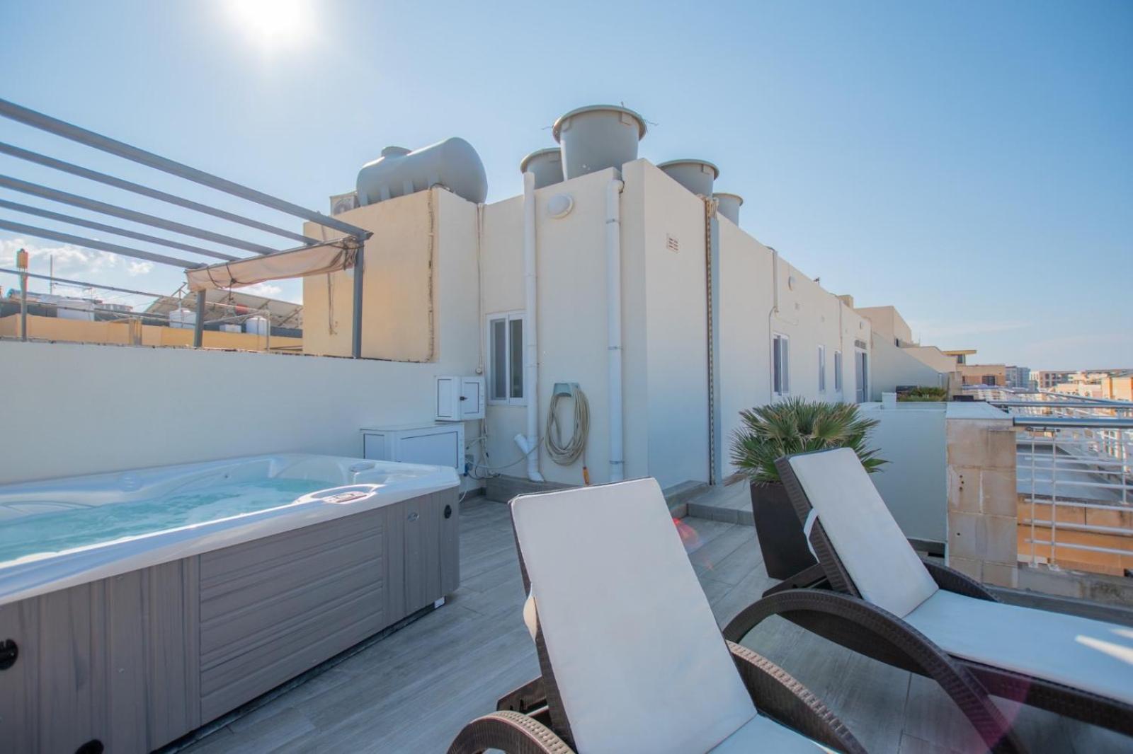 KERNICE Penthouse with Sea and Country Views of Xghajra view 4