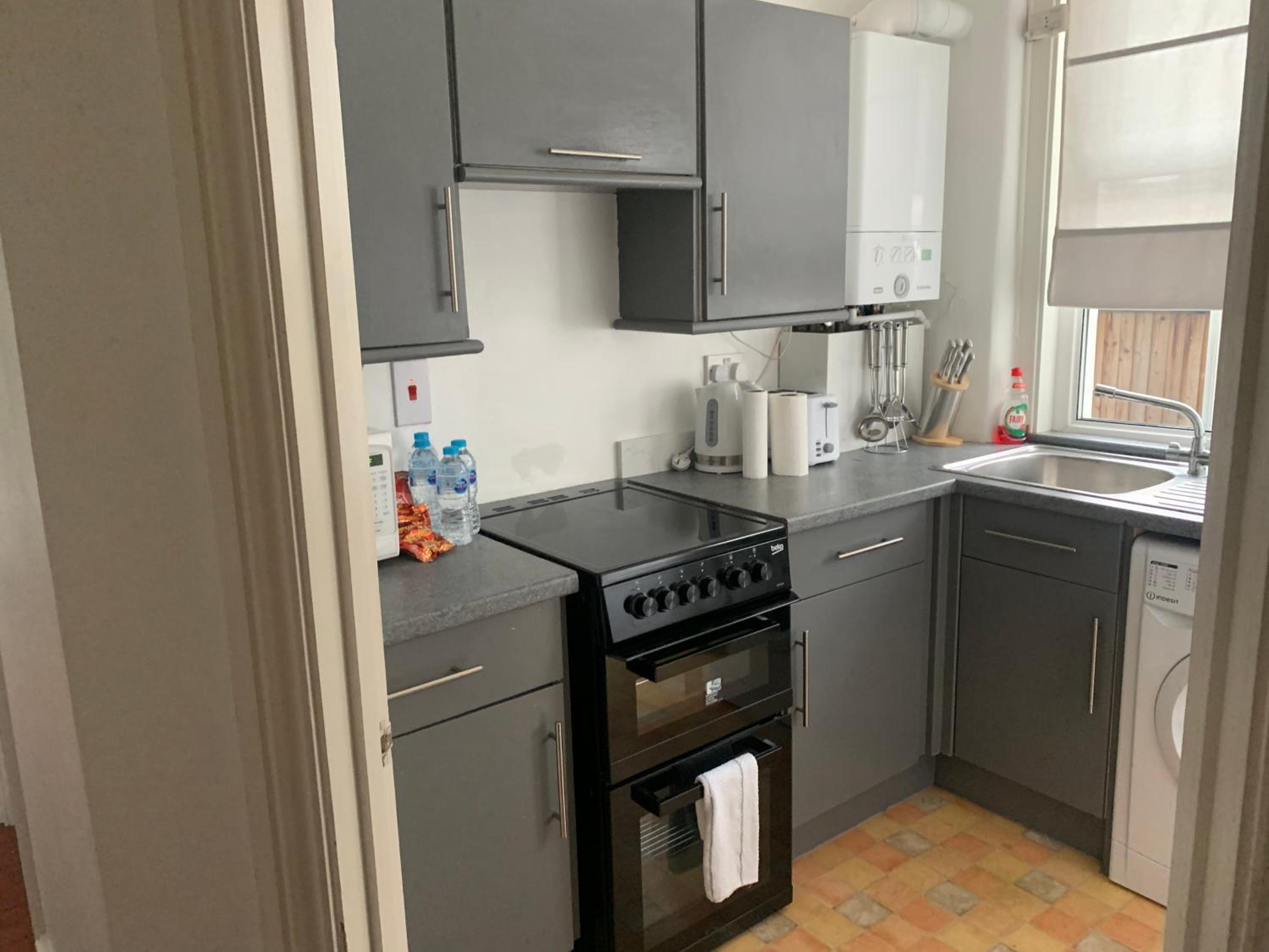 Unique 2 bedroom apartment in London/ Excel / Olympic city close to central line tube station with gated parking space