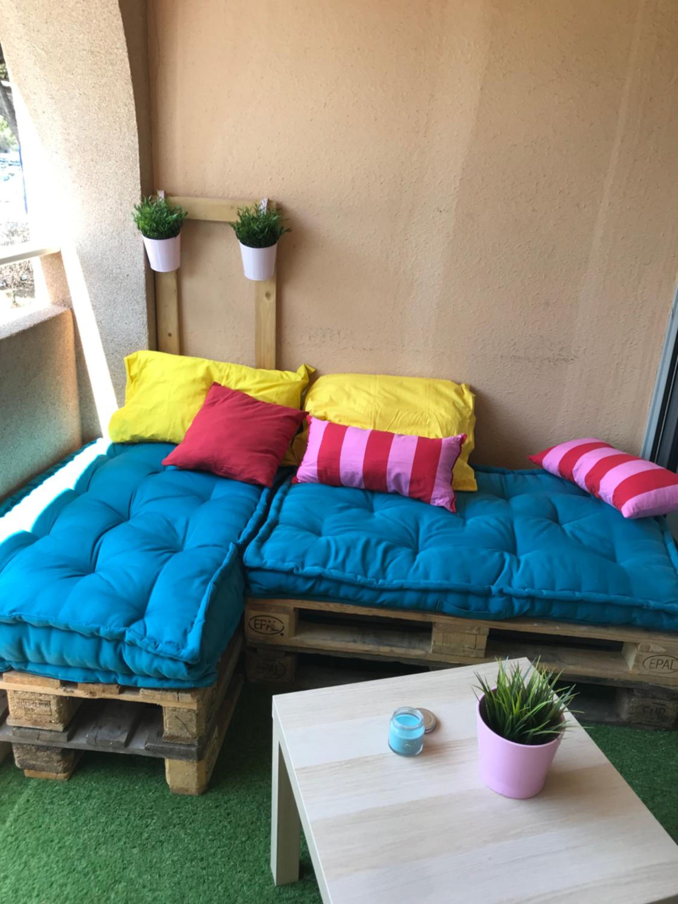 Hyeres Vacations - Studio climatise avec wifi au calme sur le port. - Property Image 2