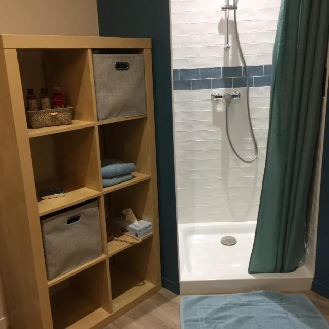 Chambre dans dépendance Maison de Ville + abri vélos photo 2