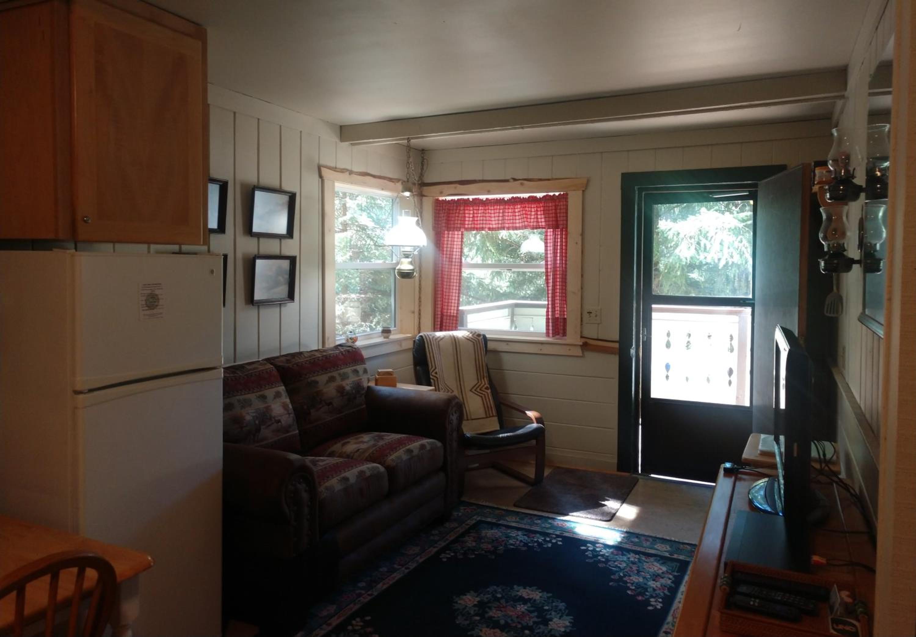 Mountainside Chalet - Tiny Home view 4