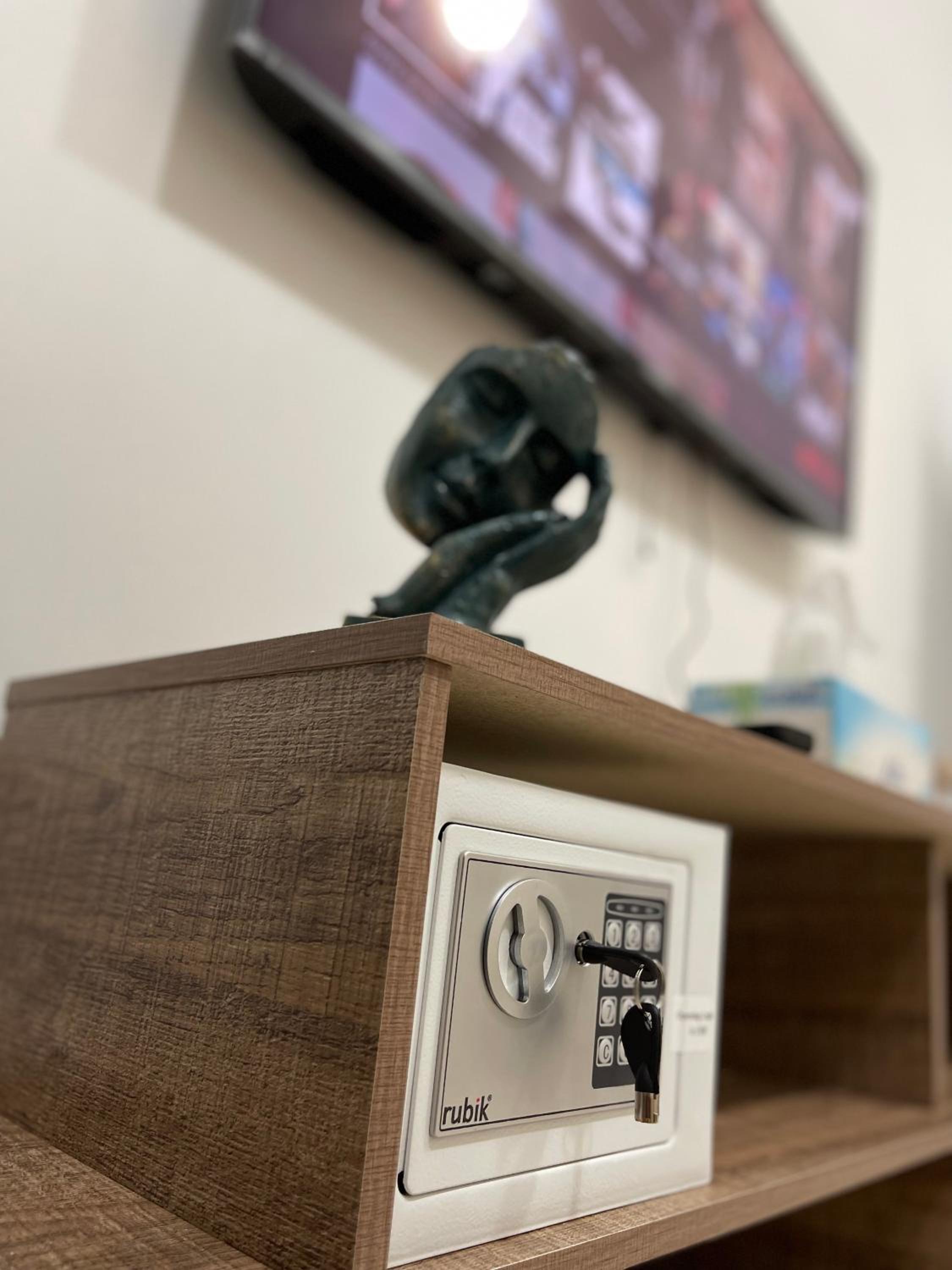 Dubai Vacations - Private gorgeous Room with Marina view with Shared Kitchen - Property Image 4