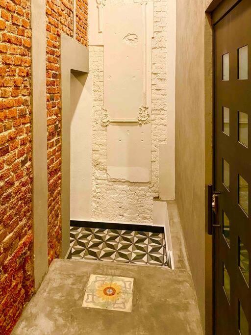 Estudio, en casa de 1910, a una cuadra del Angel