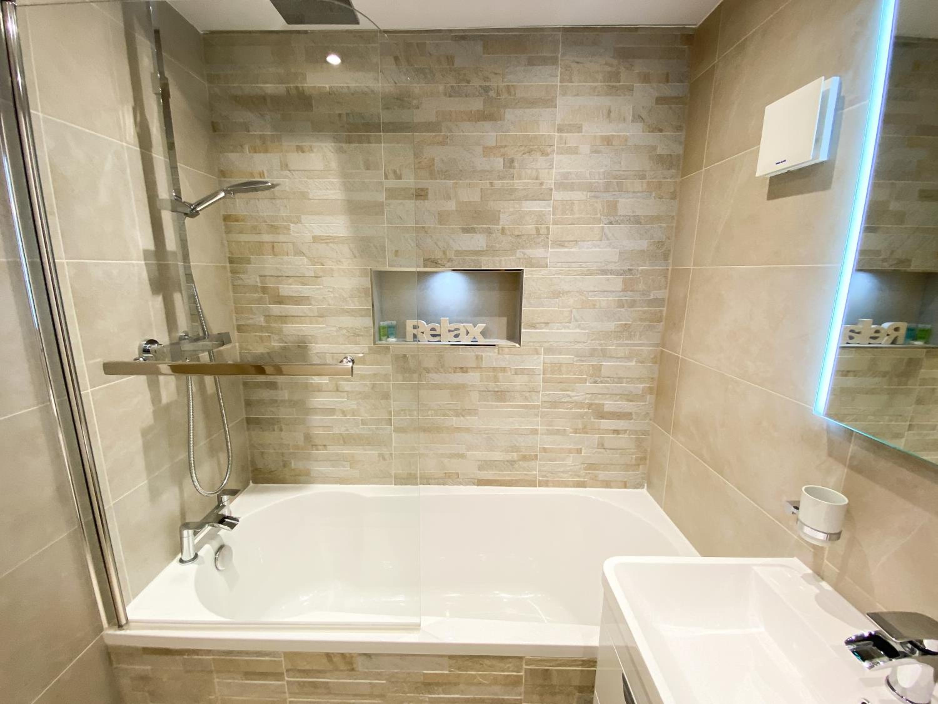 Glasgow 2bd City Centre Apartment - Free Private Parking