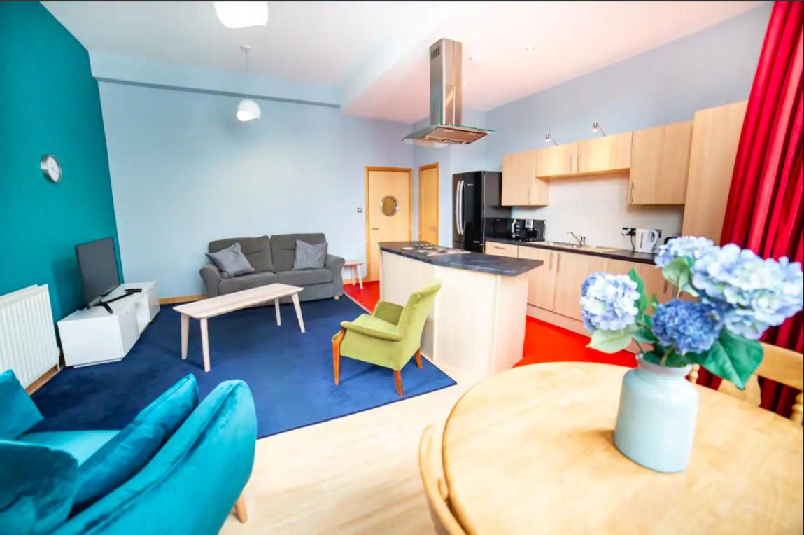 Renfield Apartment, Bright and Spacious Home