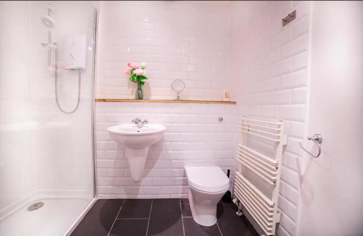 Renfield Apartment, Bright and Spacious Home