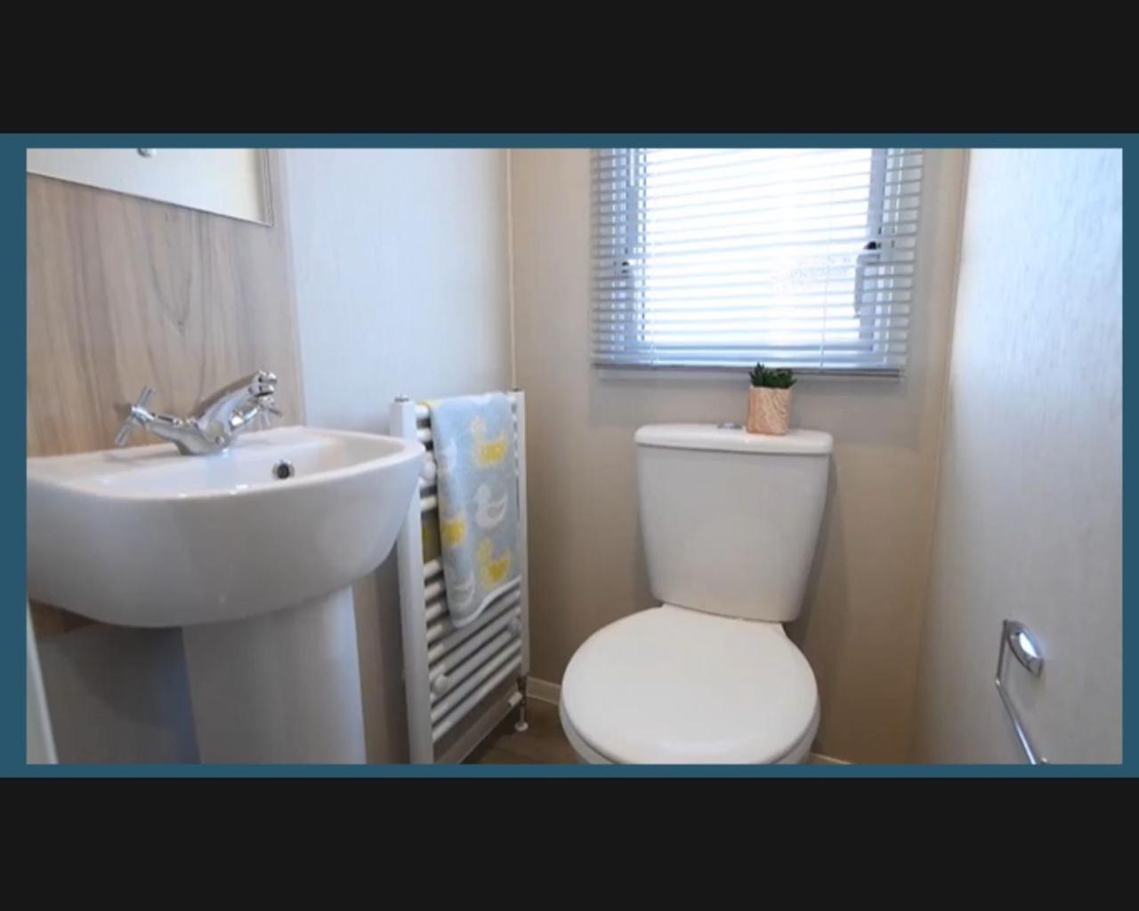 Exotic 3-Bed Caravan at Newquay Holiday Park view 5