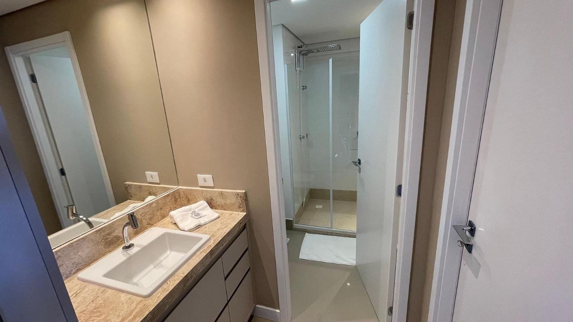 Studio no último andar no CENTRO de FOZ com vista para o rio Paraná
