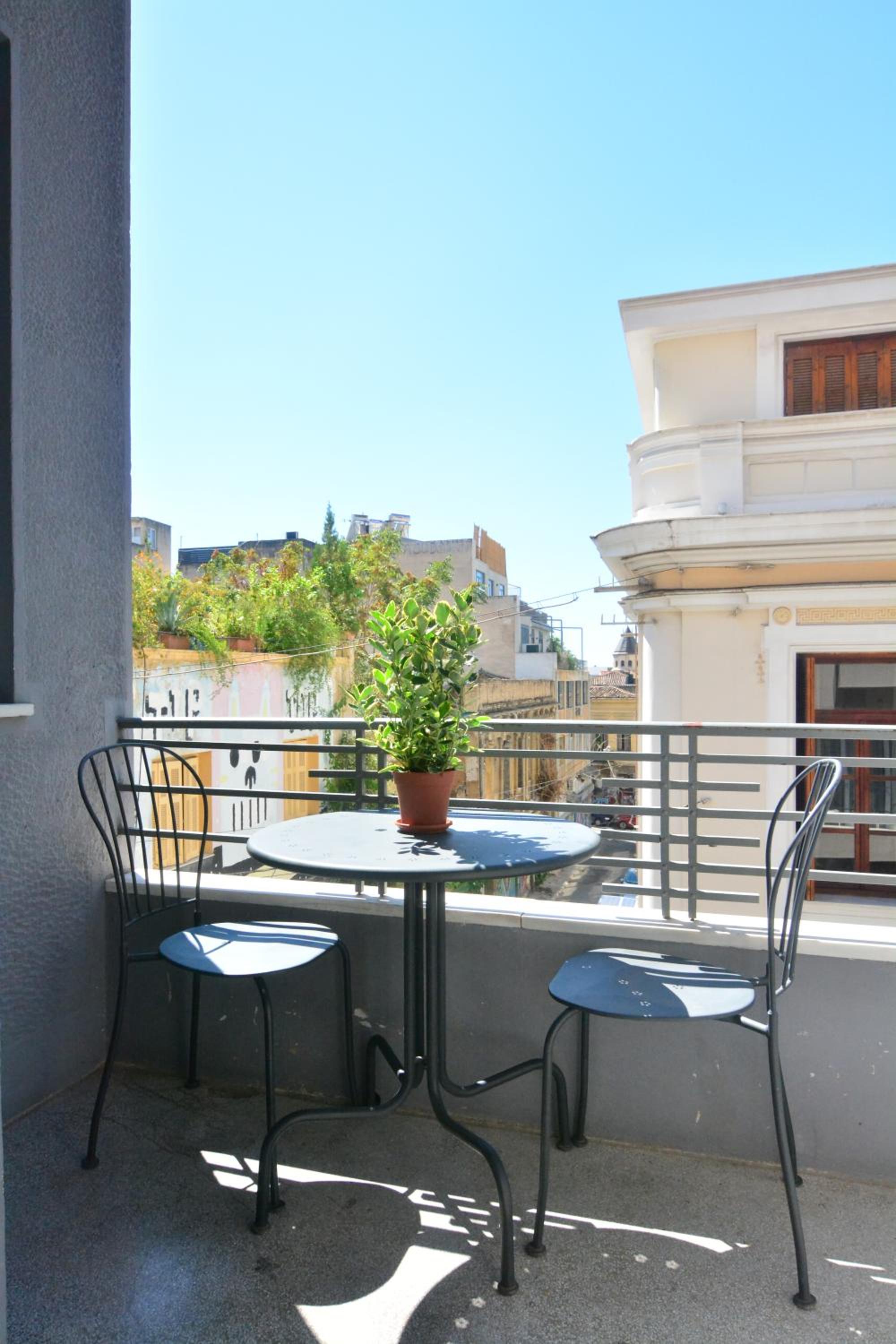 Bauhaus building with green roof top terrace - EP16