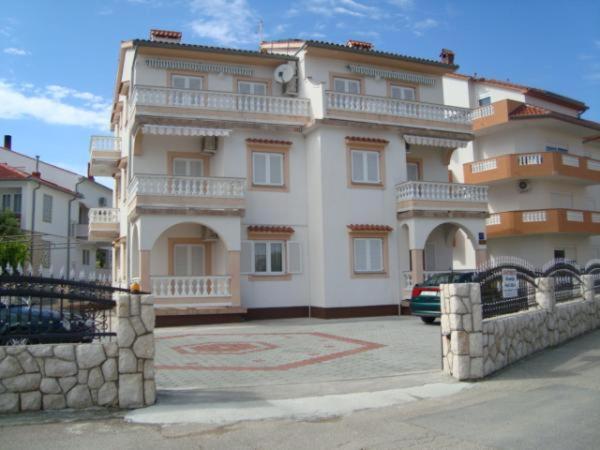 APARTMANI RUZARIJA