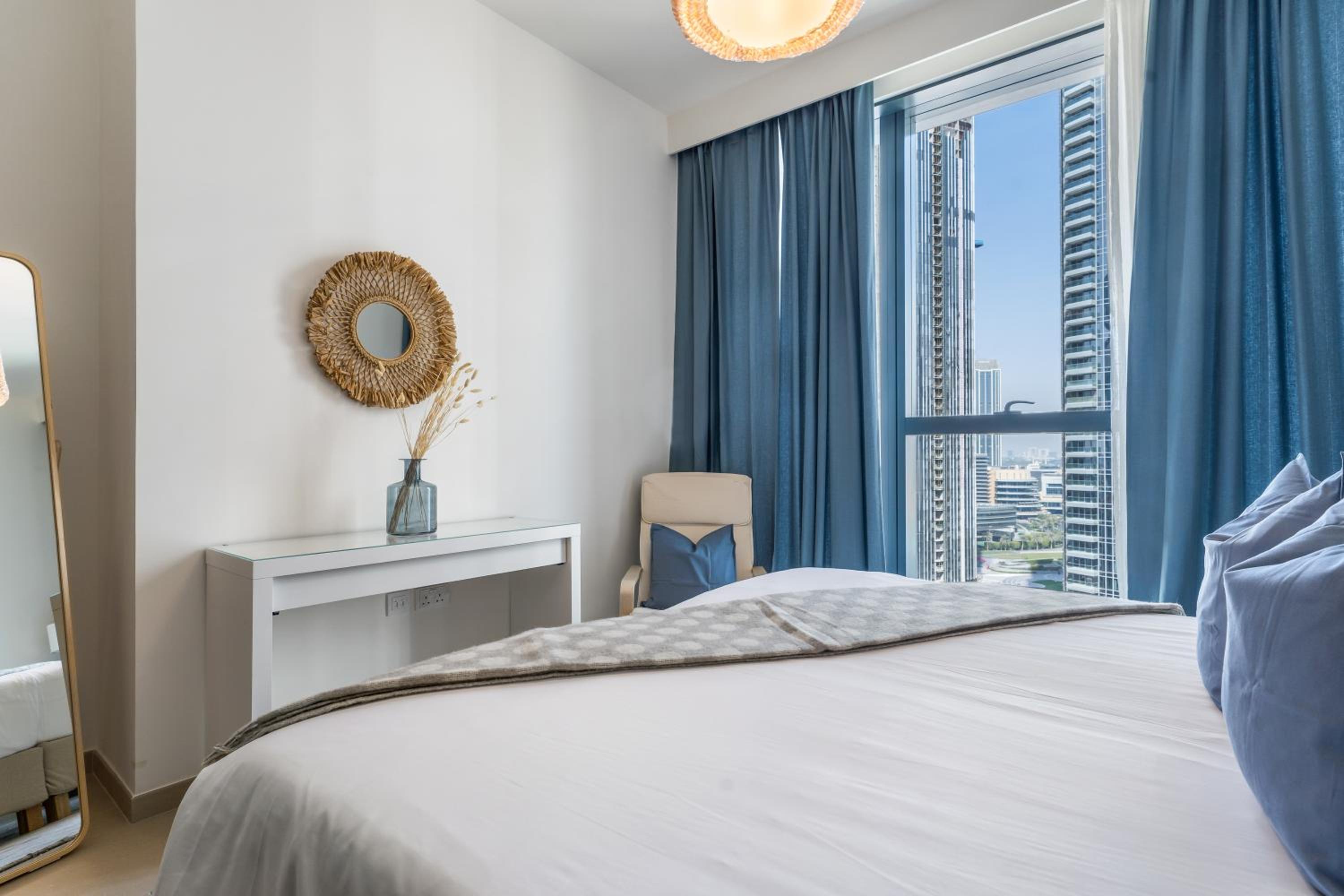 High-End Chic Apartment, Close to Burj Khalifa
