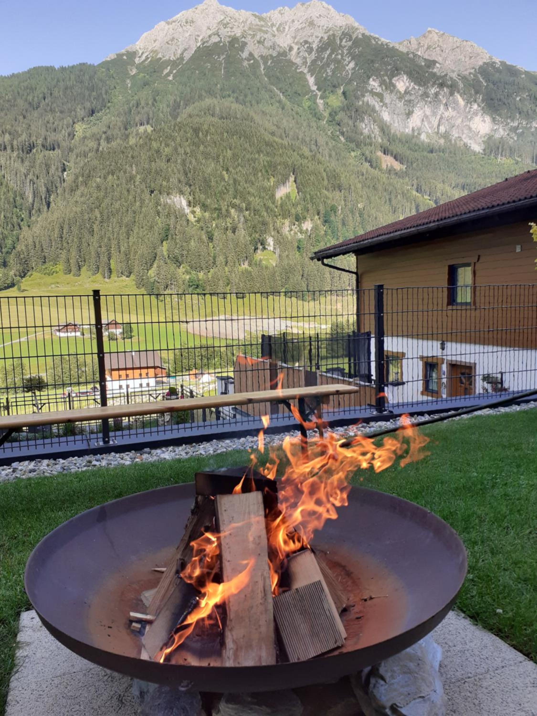 4 Mountains Apartments