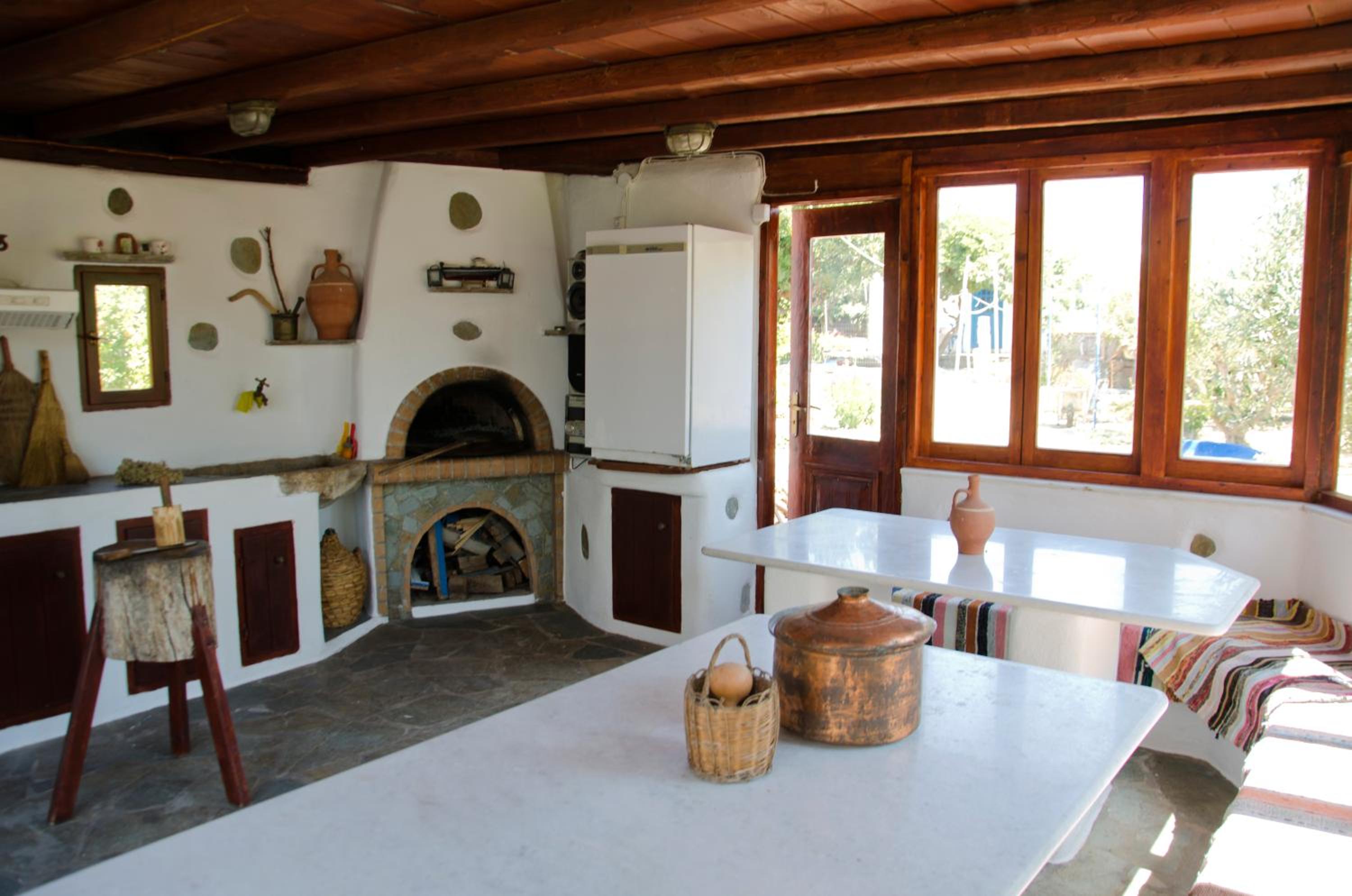 Helen's Minimal Studios & Apartments