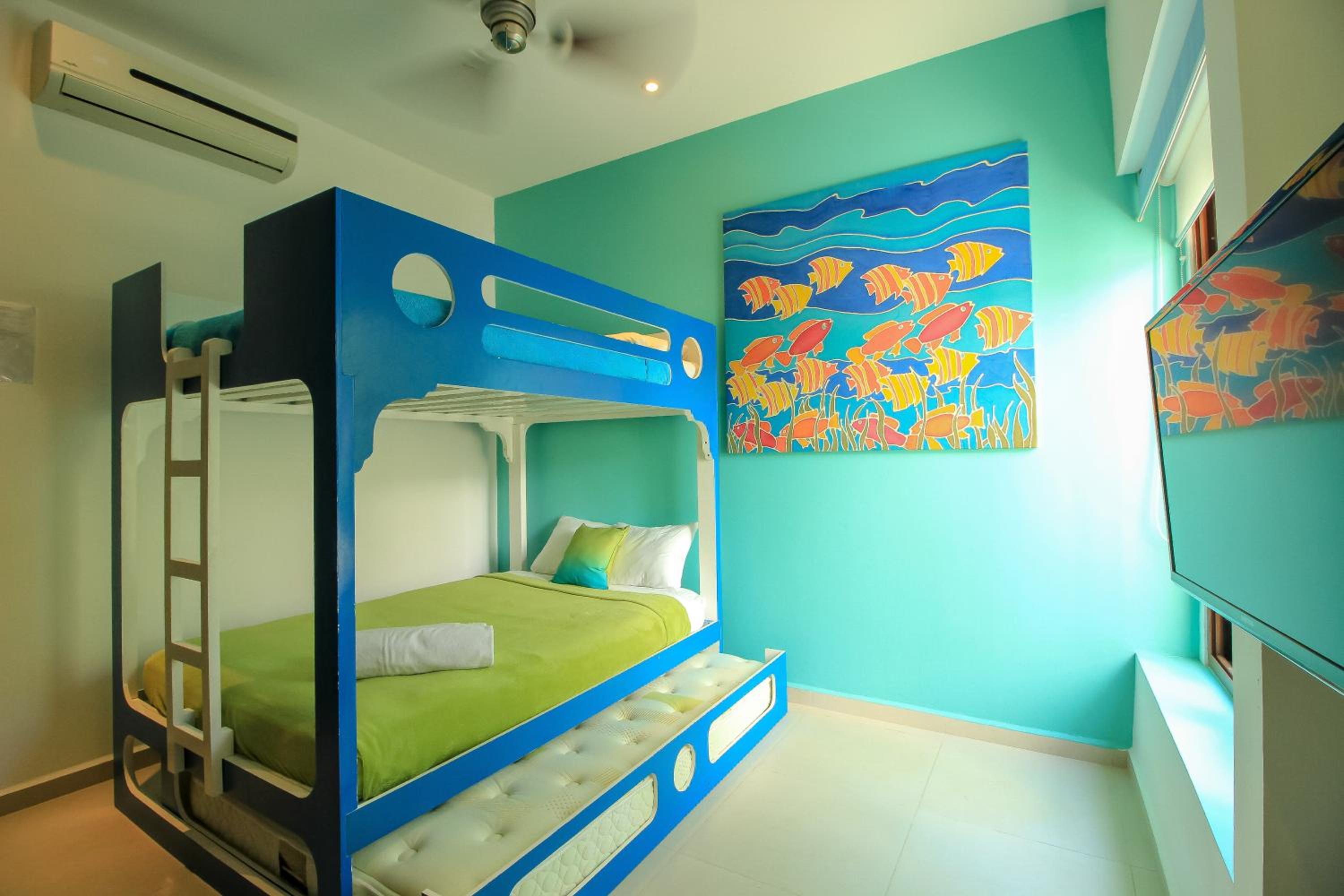 Stunning House Perfect for Large Groups Private Rooftop, Sunbeds and Hot Tub Close to the Beach view 2