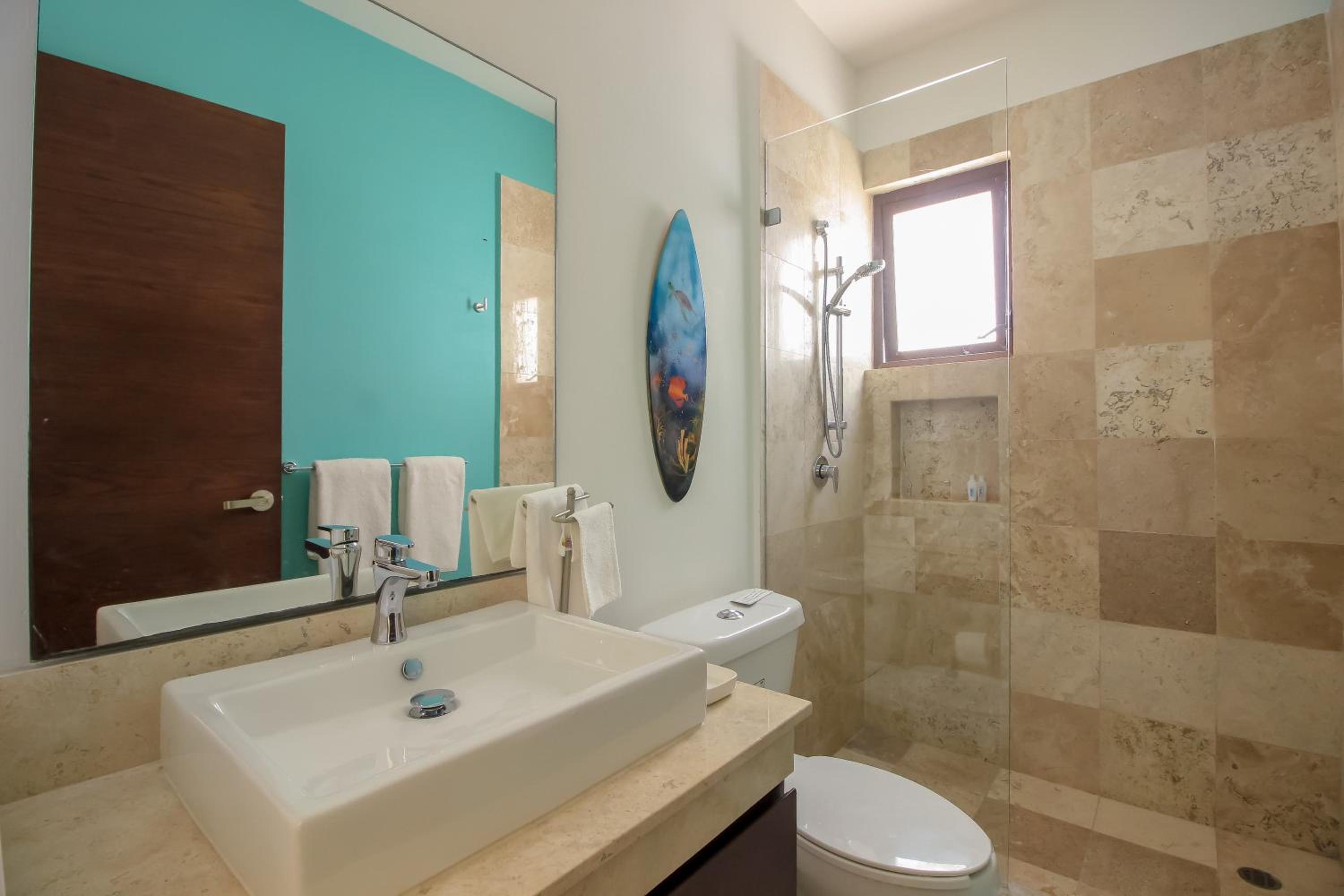 Stunning House Perfect for Large Groups Private Rooftop, Sunbeds and Hot Tub Close to the Beach view 3