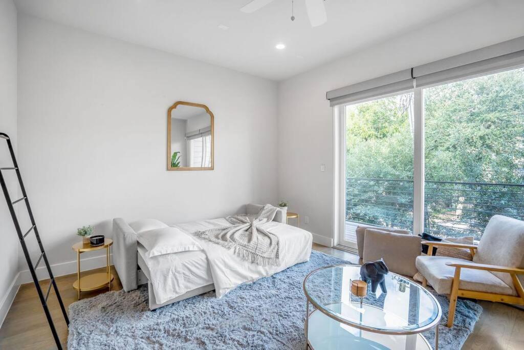 Ethereal Rooftop Retreat @ Midtown/Eado view 2