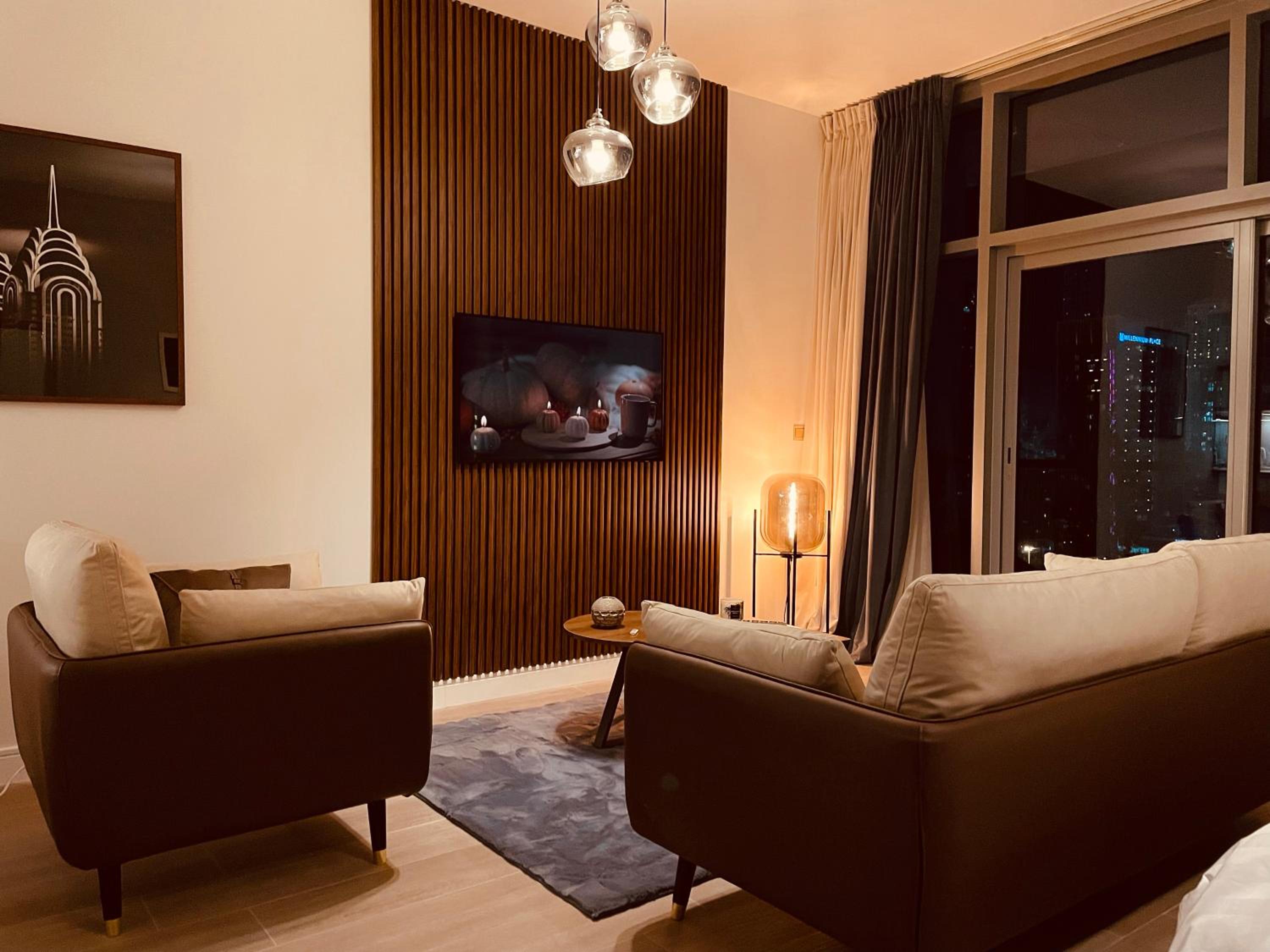 Luxury new apartment on the metro, facing Dubai marina.