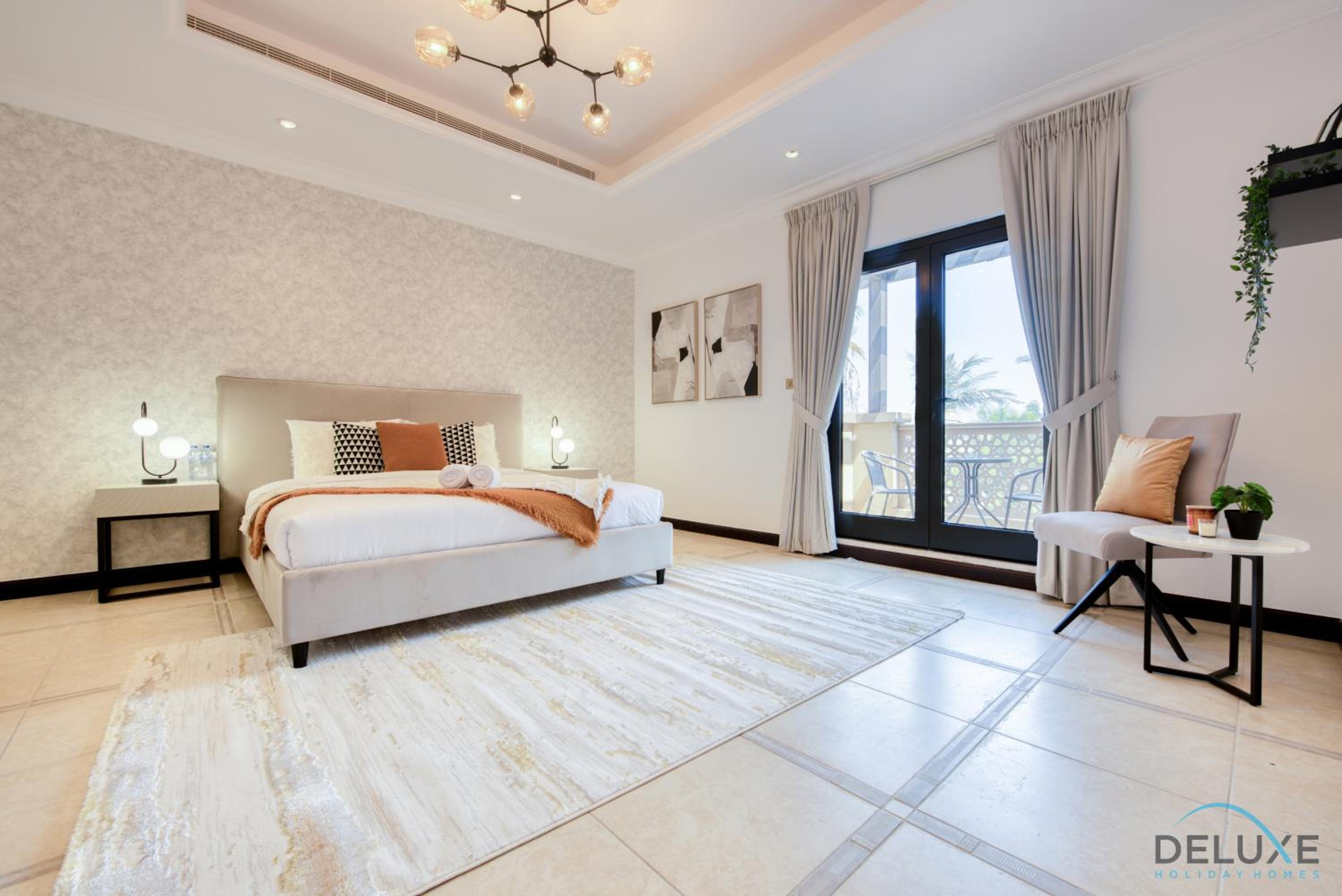 Splendid 5BR Villa at Canal Cove Palm Jumeirah by Deluxe Holiday Homes