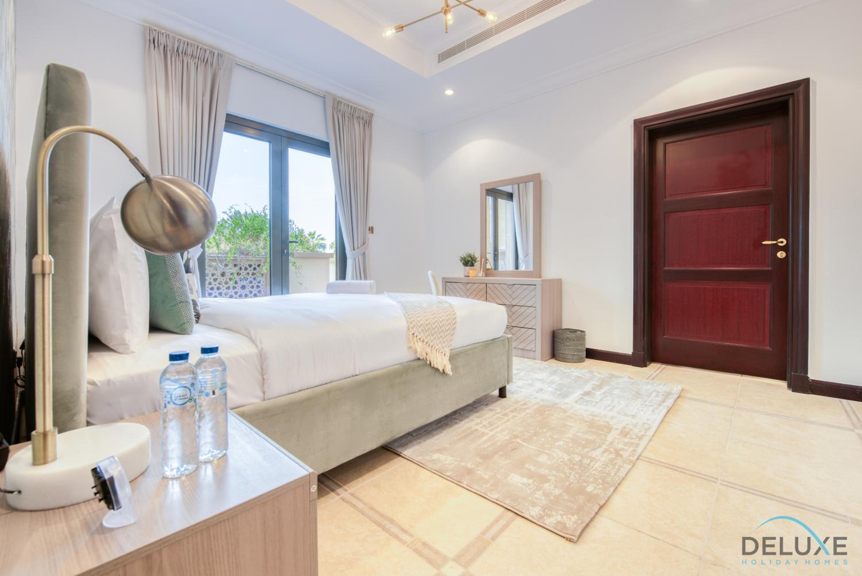 Splendid 5BR Villa at Canal Cove Palm Jumeirah by Deluxe Holiday Homes