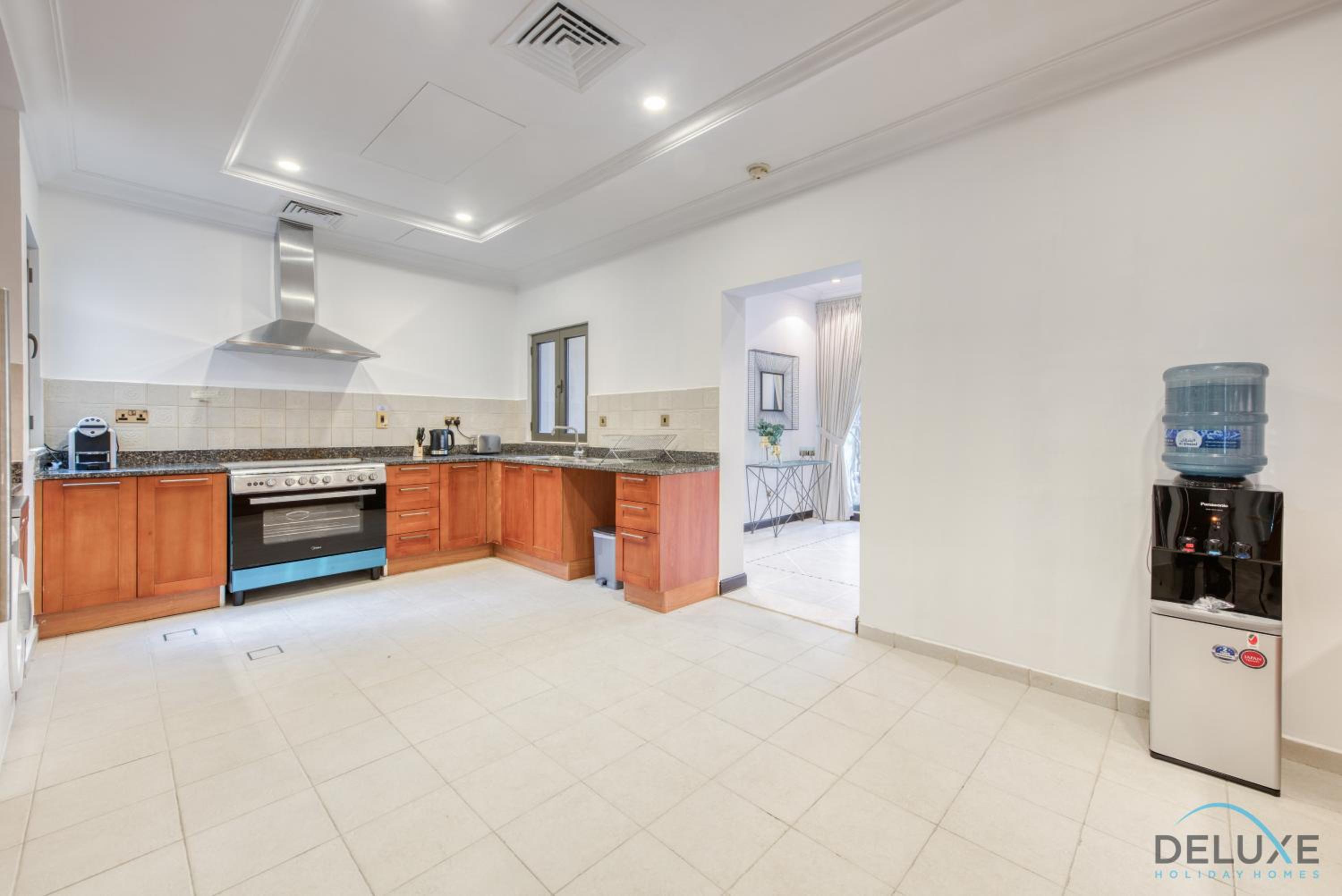 Splendid 5BR Villa at Canal Cove Palm Jumeirah by Deluxe Holiday Homes