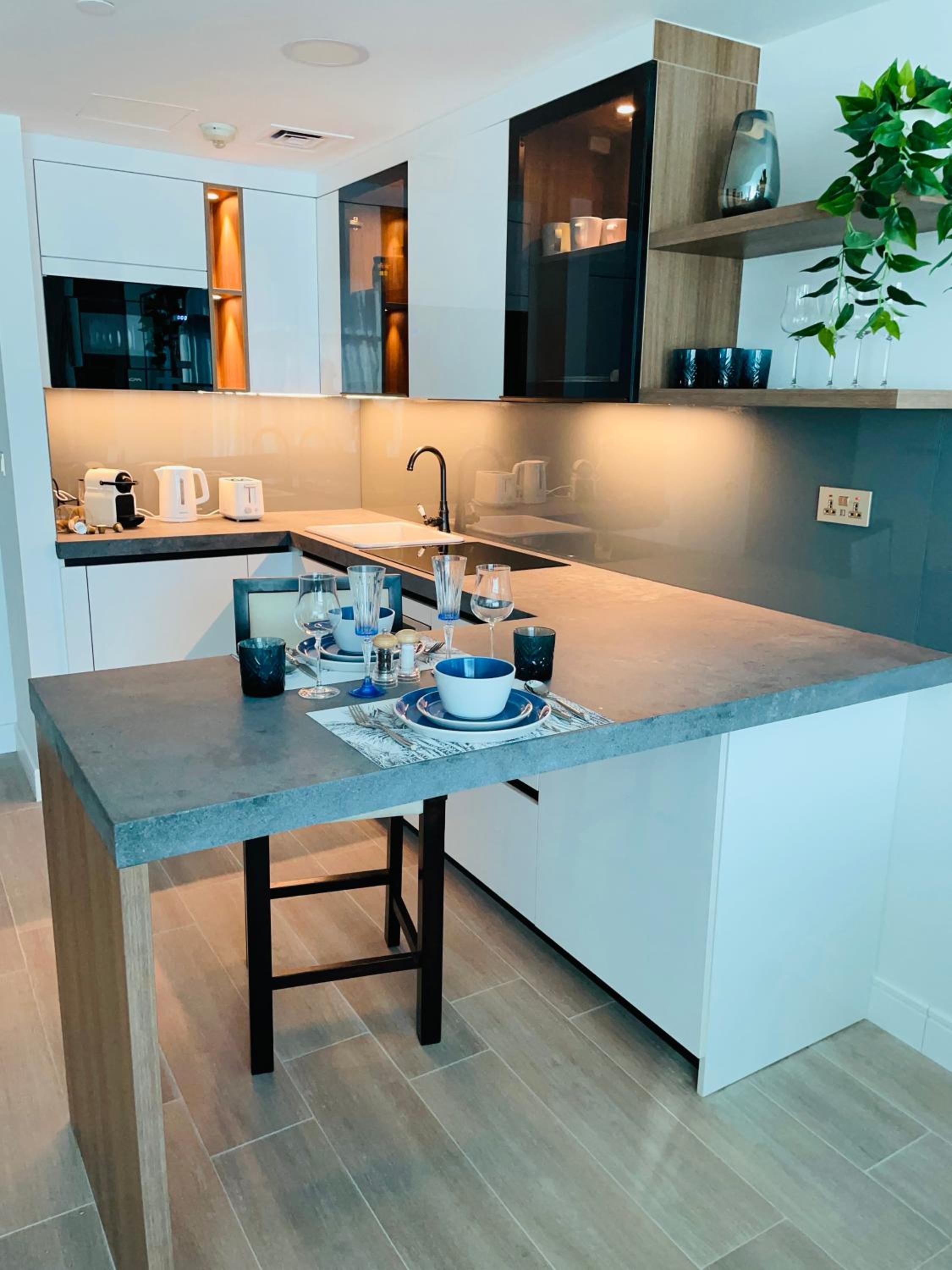Luxury new apartment on the metro, facing Dubai marina.