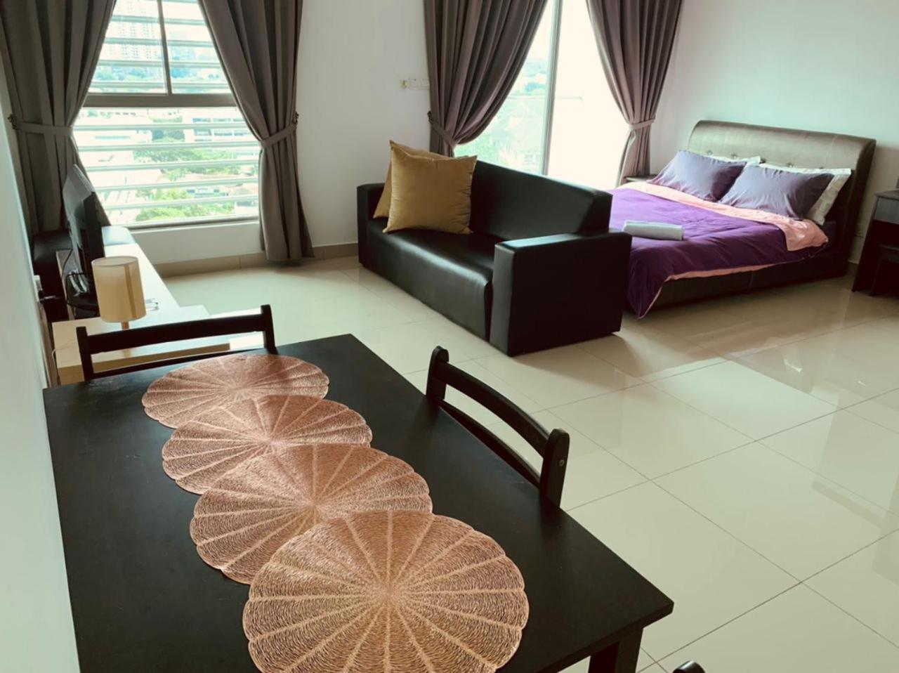 Romantic Staycation In City (Netflix + Sanitize) 5 photo 1