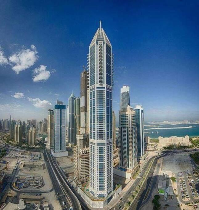 HIGHRISE APARTMENT ON THE 74TH FLOOR