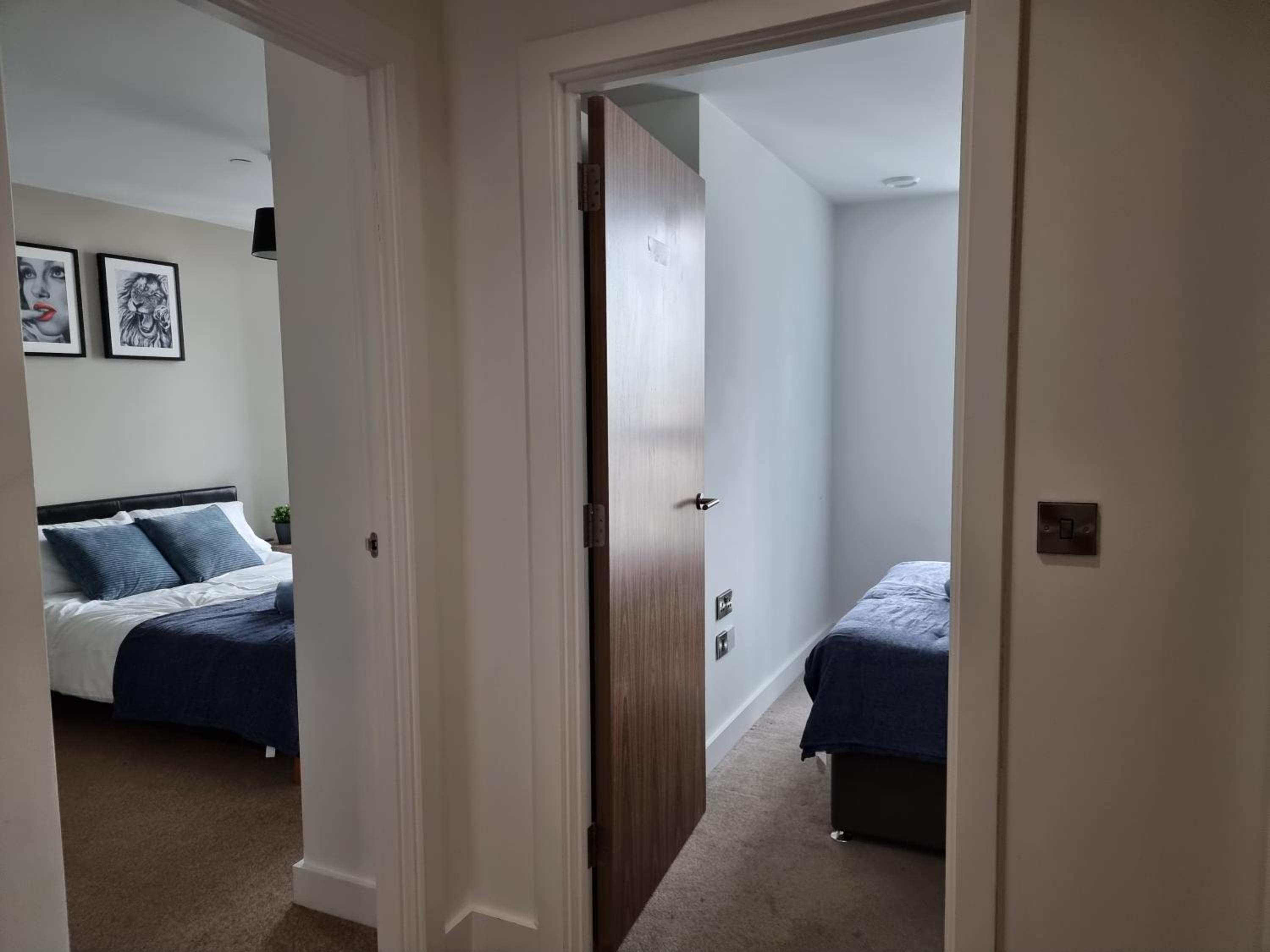 OnPoint - Spacious 2 Bedroom Apt, City Centre With Balcony