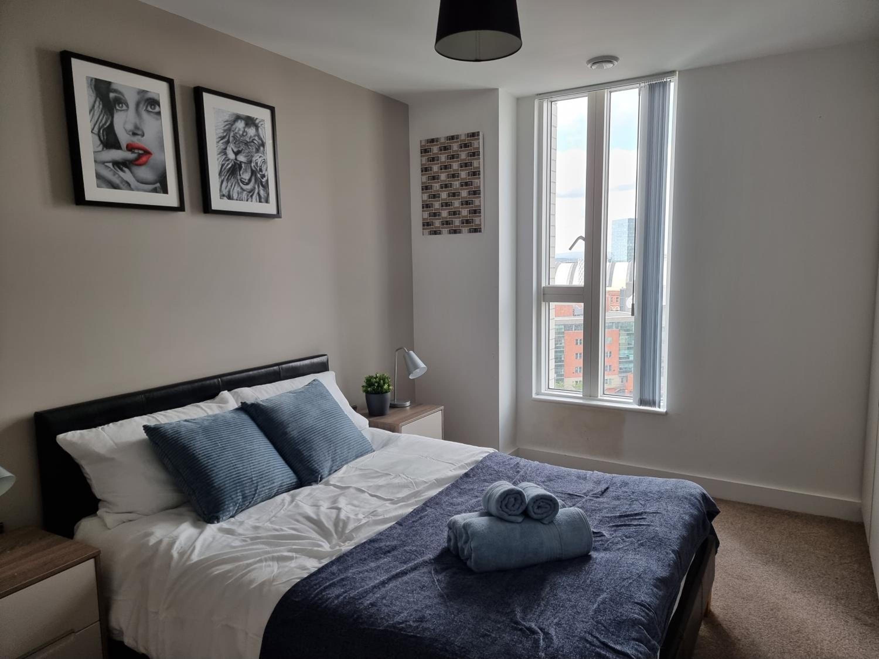 OnPoint - Spacious 2 Bedroom Apt, City Centre With Balcony