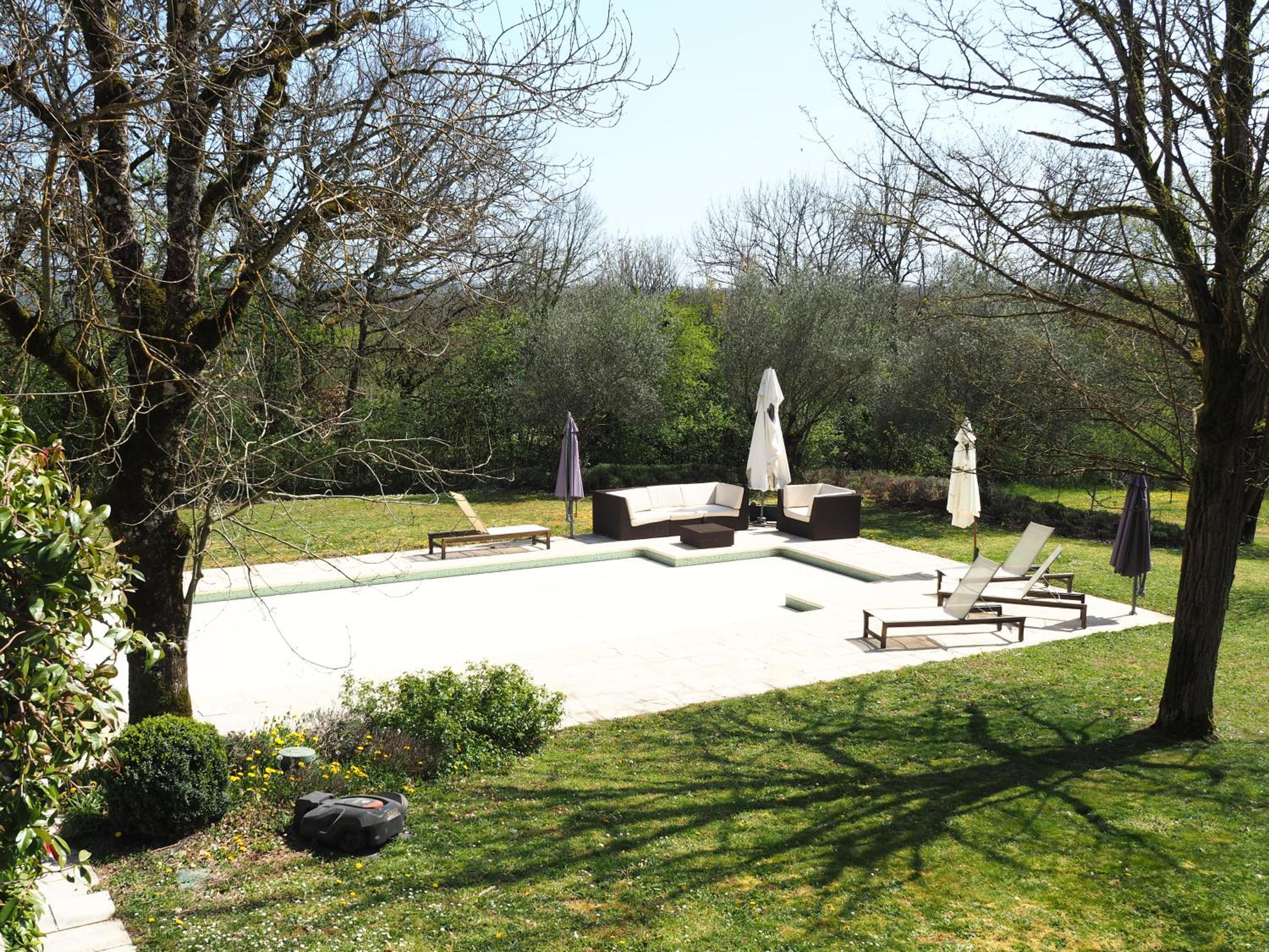 Photo 8