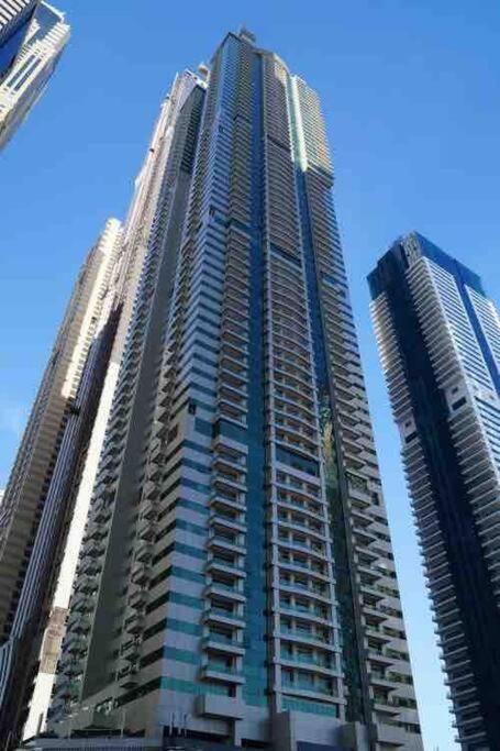 AIRDHP MARINA & SEA VIEW Modern 3 BED