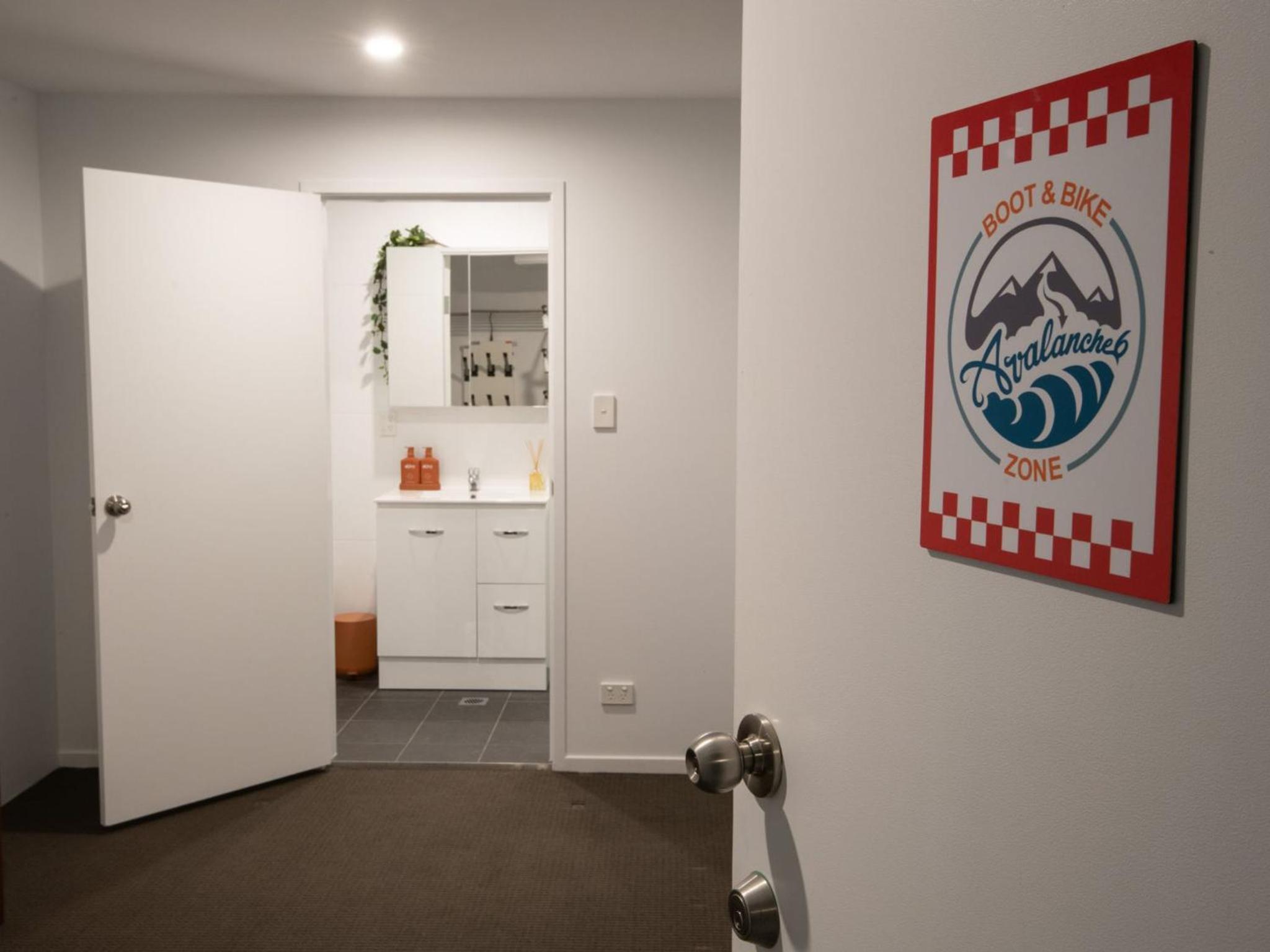 Avalanche 6 Stylish Modern Apartment in Central Location