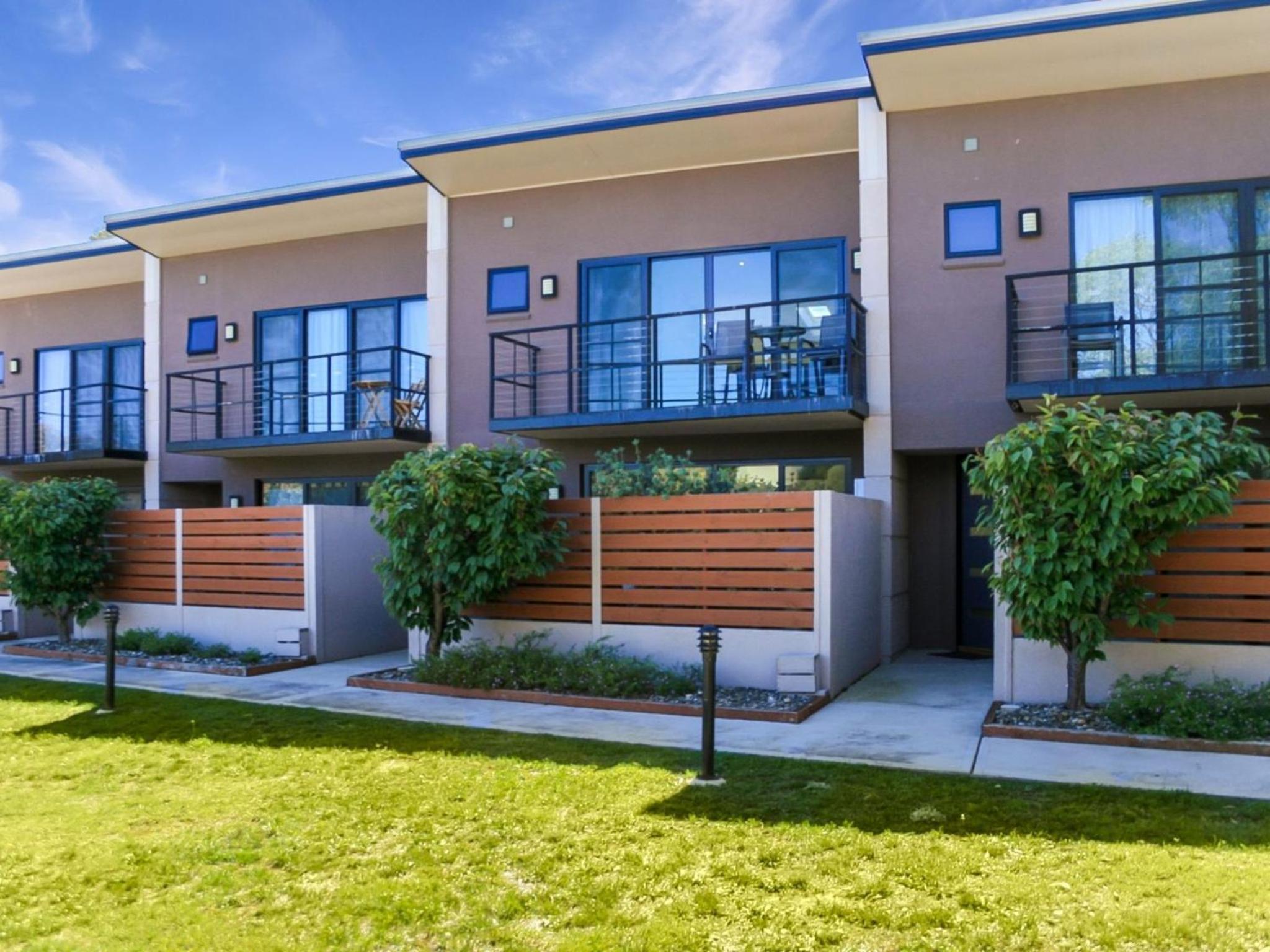 Khione 6 Modern 2 bedroom Townhouse