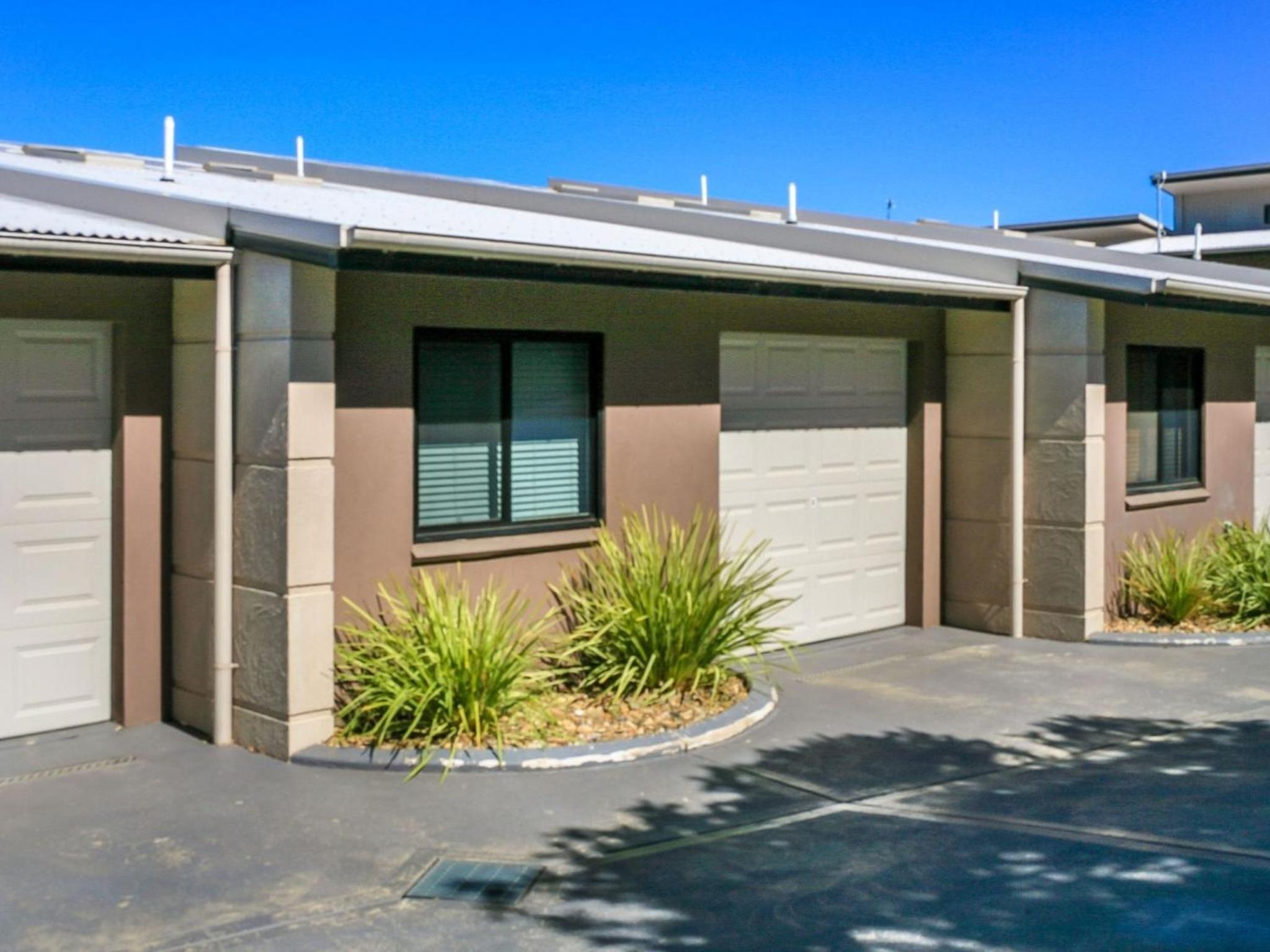 Khione 6 Modern 2 bedroom Townhouse