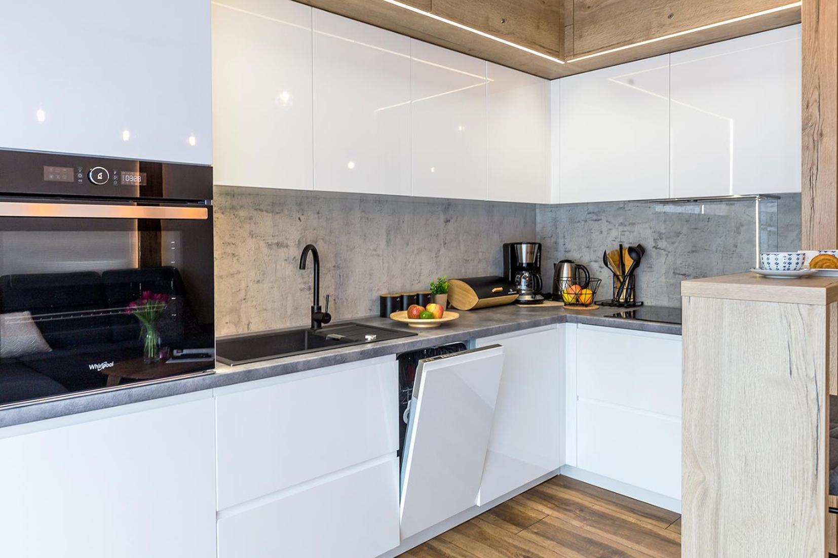SPA Apartament Jenny Ski&Fun&Bike Szkolna ładowarka E-bike piękny widok na Skrzyczne i skocznię "Skalite"