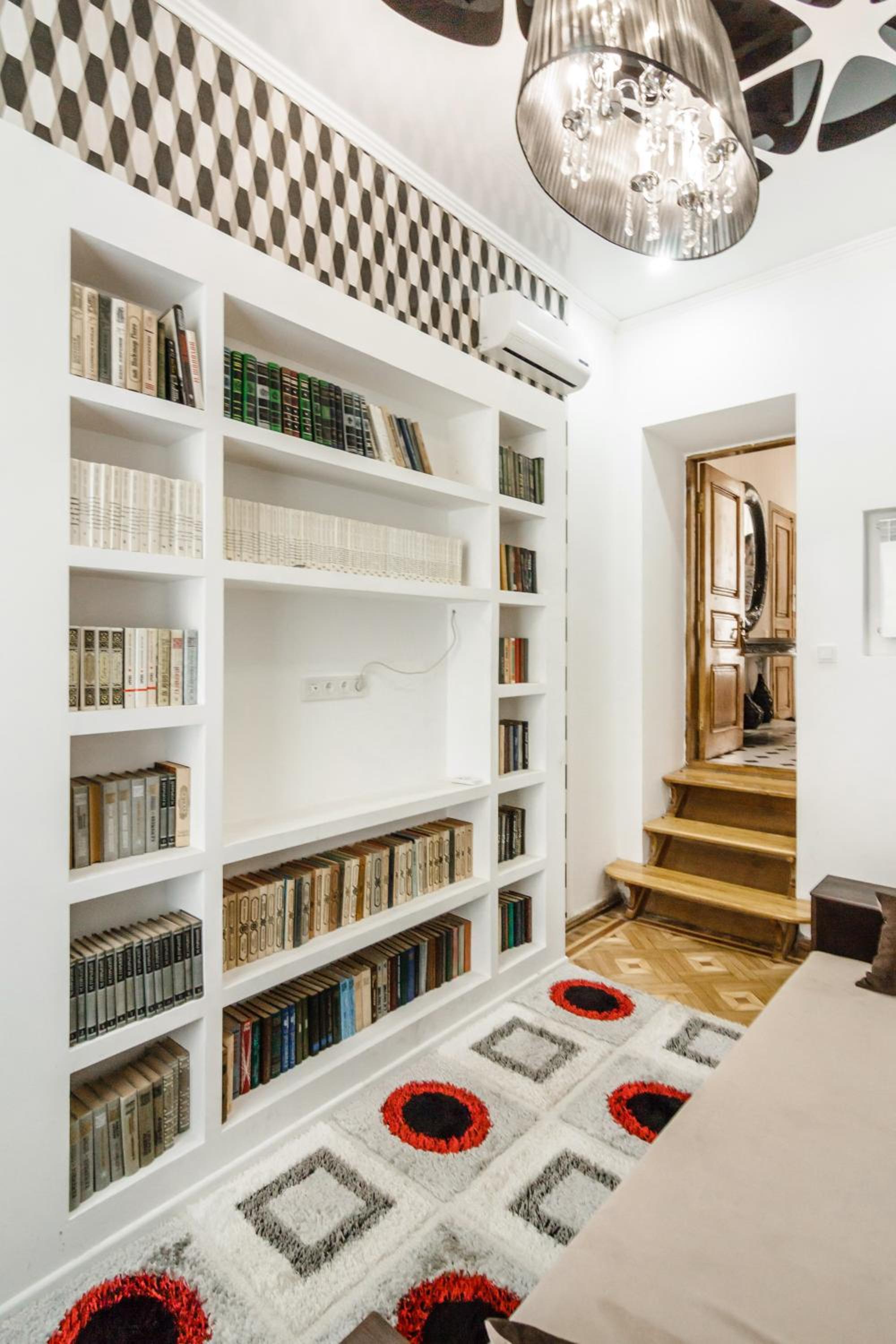 Katerynynska Street 3-bedrooms Apartment