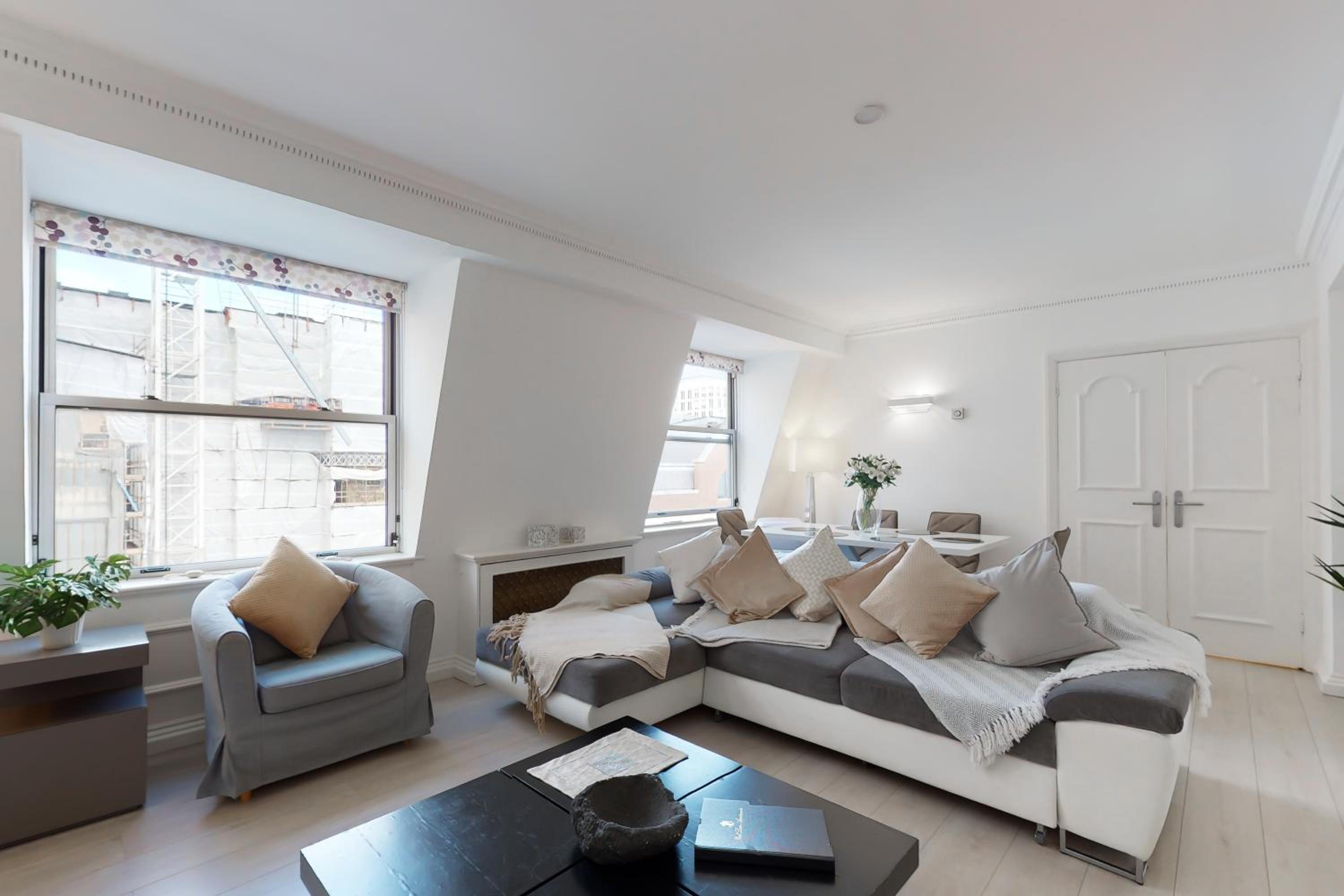 Stay in bond street