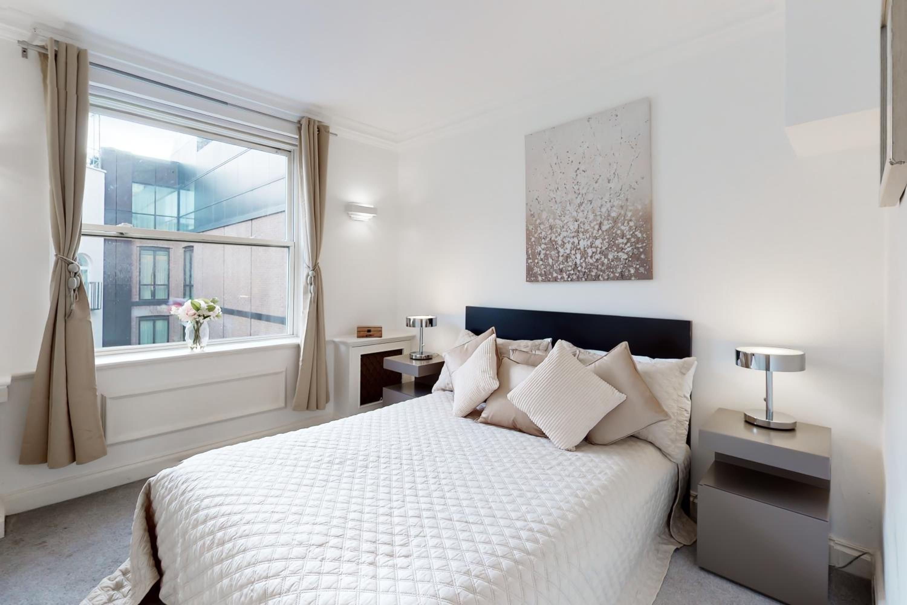 Stay in bond street